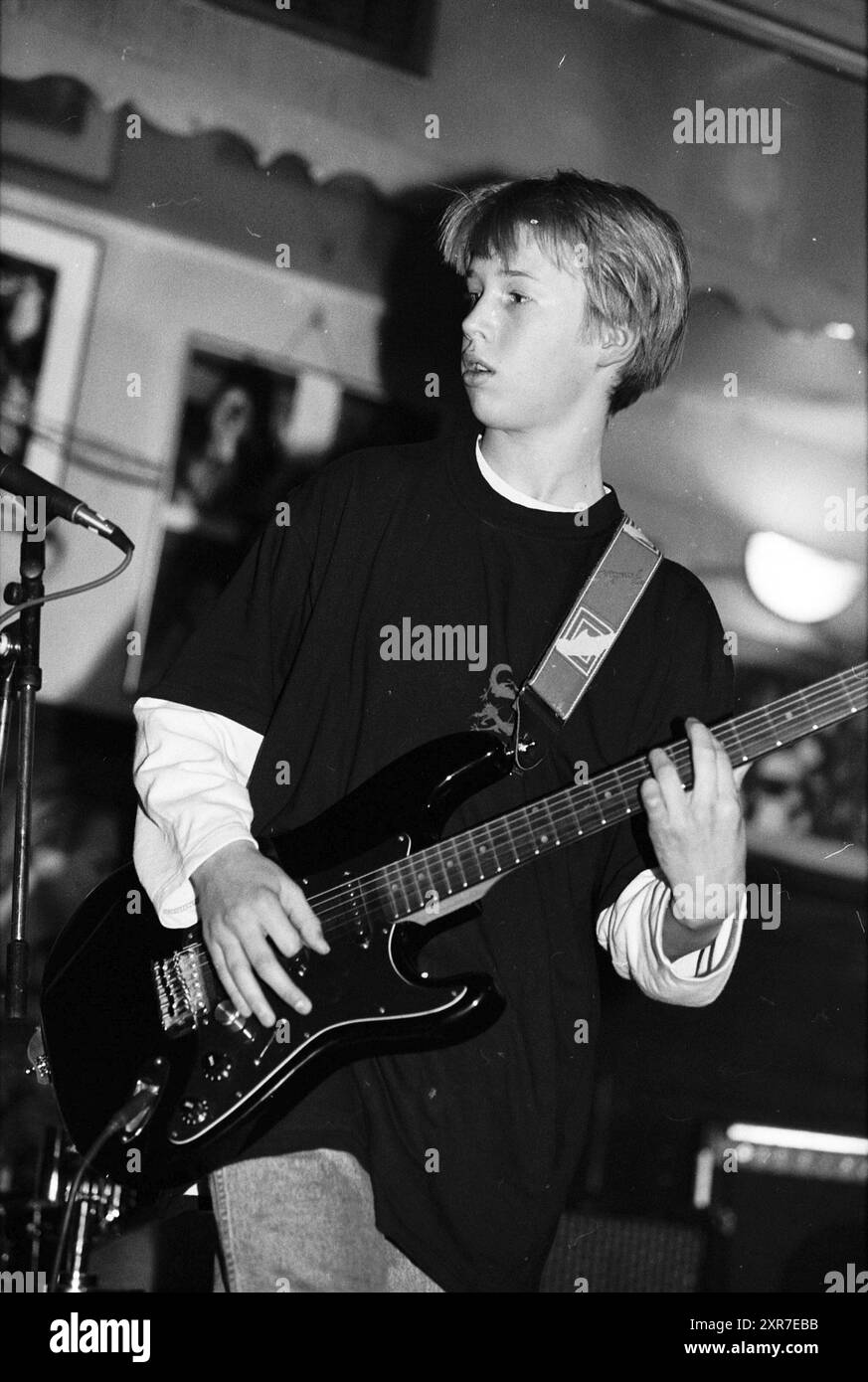 Junge Band, Taverna Imperial, H'lem, Haarlem, Niederlande, 28-02-1996, Whizgle Dutch News: historische Bilder zugeschnitten auf die Zukunft. Erkunden Sie die Vergangenheit der Niederlande mit modernen Perspektiven durch Bilder von niederländischen Agenturen. Verbinden der Ereignisse von gestern mit den Erkenntnissen von morgen. Begeben Sie sich auf eine zeitlose Reise mit Geschichten, die unsere Zukunft prägen. Stockfoto
