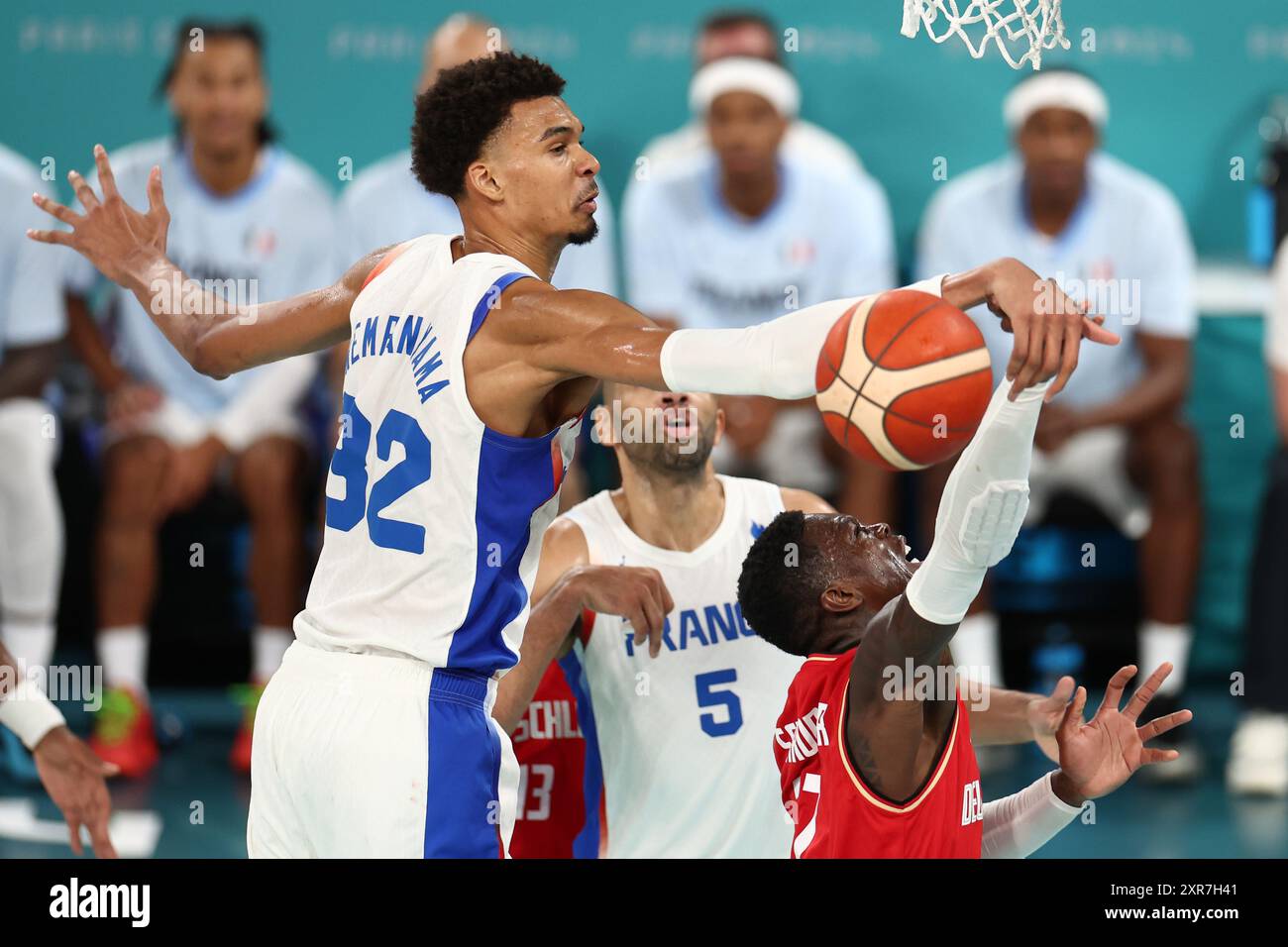 Paris, Frankreich. August 2024. Julien Mattia/Le Pictorium - Basketball 5x5 - Halbfinale - Frankreich-Deutschland - Paris 2024 - 09/08/2024 - Frankreich/seine Saint Denis/Paris - Victor Wembanyama (FRA) beim Halbfinale der Olympischen Spiele zwischen Frankreich und Deutschland am 8. August 2024 in der Arena Bercy. Quelle: LE PICTORIUM/Alamy Live News Stockfoto