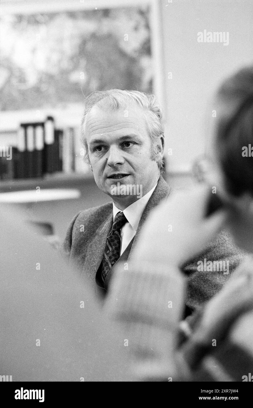 Medical Service Hoogovens, Hoogovens, 08-12-1981, Whizgle Dutch News: Historische Bilder zugeschnitten auf die Zukunft. Erkunden Sie die Vergangenheit der Niederlande mit modernen Perspektiven durch Bilder von niederländischen Agenturen. Verbinden der Ereignisse von gestern mit den Erkenntnissen von morgen. Begeben Sie sich auf eine zeitlose Reise mit Geschichten, die unsere Zukunft prägen. Stockfoto