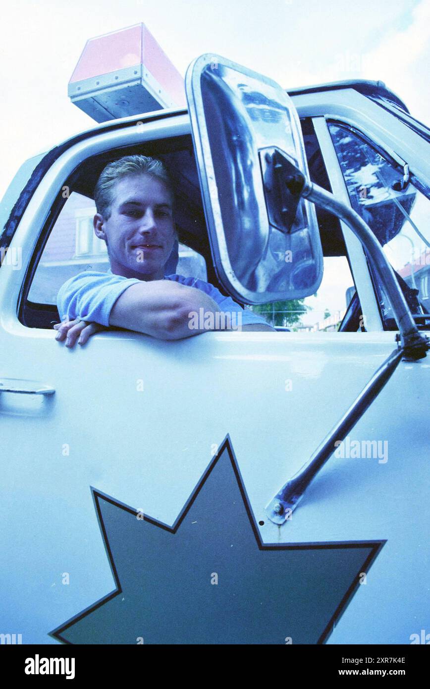 R. Bender in USA Police Car, 24-08-1995, Whizgle Dutch News: Historical Images Tailored for the Future. Erkunden Sie die Vergangenheit der Niederlande mit modernen Perspektiven durch Bilder von niederländischen Agenturen. Verbinden der Ereignisse von gestern mit den Erkenntnissen von morgen. Begeben Sie sich auf eine zeitlose Reise mit Geschichten, die unsere Zukunft prägen. Stockfoto
