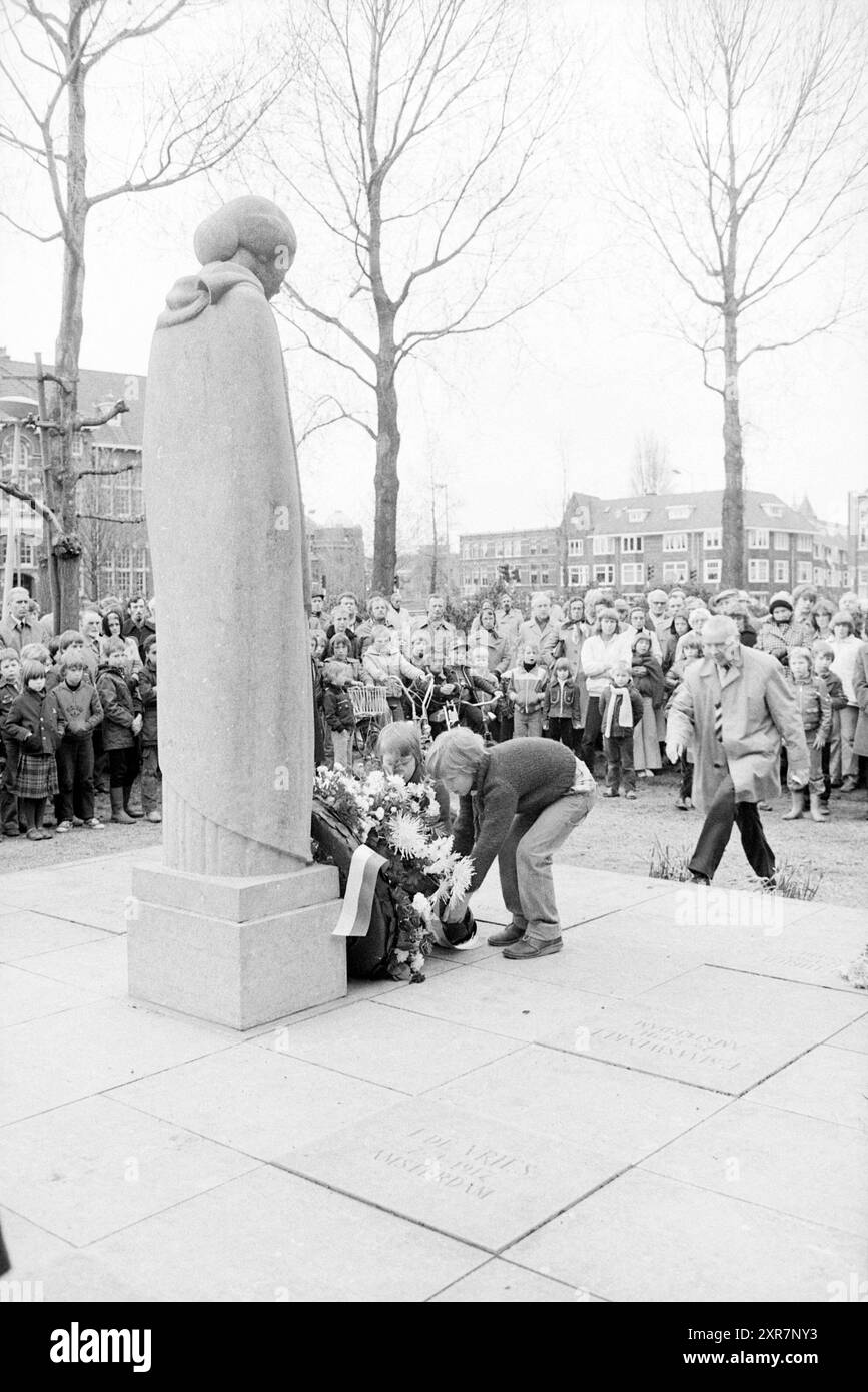 Gedenktag in der Kathedrale St. Bavo, Gedenktag, Haarlem, Leidsevaart, Niederlande, 04-05-1979, Whizgle Dutch News: Historical Images Tailored for the Future. Erkunden Sie die Vergangenheit der Niederlande mit modernen Perspektiven durch Bilder von niederländischen Agenturen. Verbinden der Ereignisse von gestern mit den Erkenntnissen von morgen. Begeben Sie sich auf eine zeitlose Reise mit Geschichten, die unsere Zukunft prägen. Stockfoto