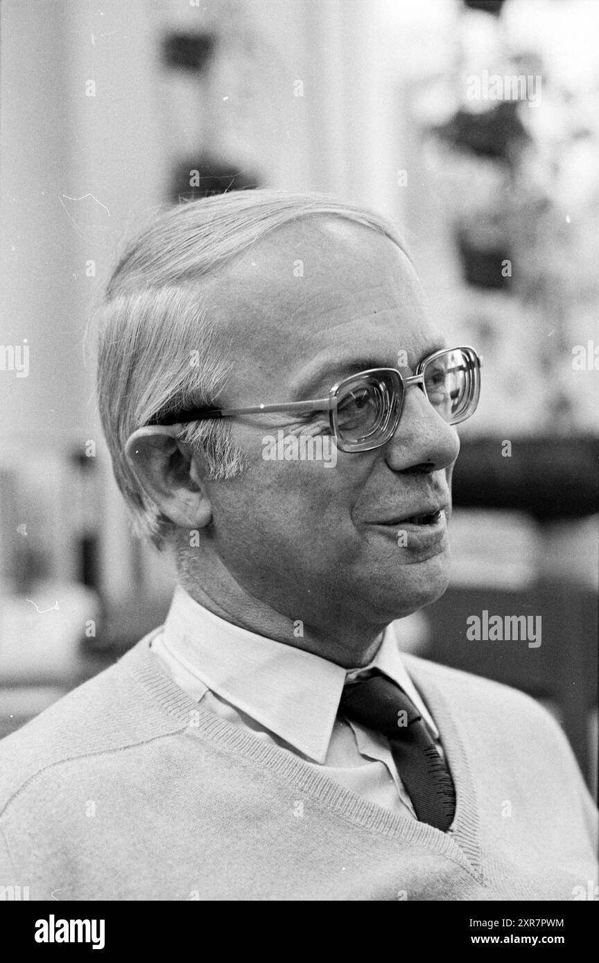 Medical Service Hoogovens, Hoogovens, 08-12-1981, Whizgle Dutch News: Historische Bilder zugeschnitten auf die Zukunft. Erkunden Sie die Vergangenheit der Niederlande mit modernen Perspektiven durch Bilder von niederländischen Agenturen. Verbinden der Ereignisse von gestern mit den Erkenntnissen von morgen. Begeben Sie sich auf eine zeitlose Reise mit Geschichten, die unsere Zukunft prägen. Stockfoto