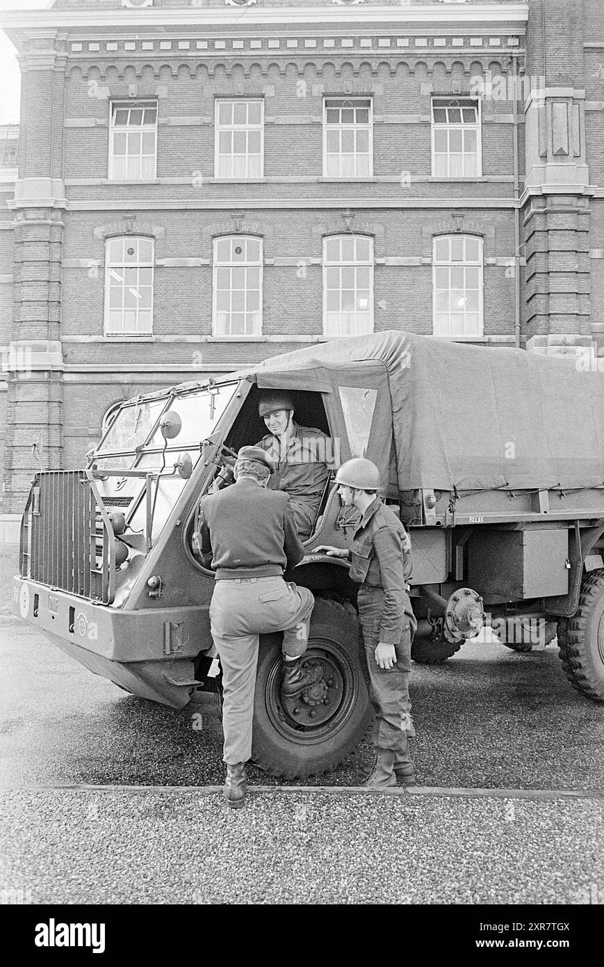 Ripperd Barracks Instructor, Army, 10.02.1970, Whizgle Dutch News: Historical Images Tailored for the Future. Erkunden Sie die Vergangenheit der Niederlande mit modernen Perspektiven durch Bilder von niederländischen Agenturen. Verbinden der Ereignisse von gestern mit den Erkenntnissen von morgen. Begeben Sie sich auf eine zeitlose Reise mit Geschichten, die unsere Zukunft prägen. Stockfoto