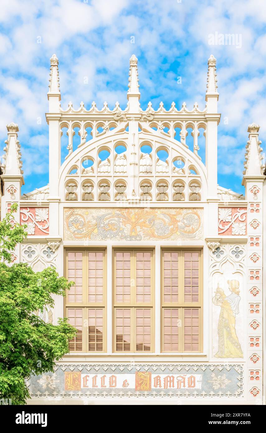 Porto, Portugal - Fassade Lello Buchhandlung in Porto - die schönste Bibliothek Portugals. Stockfoto
