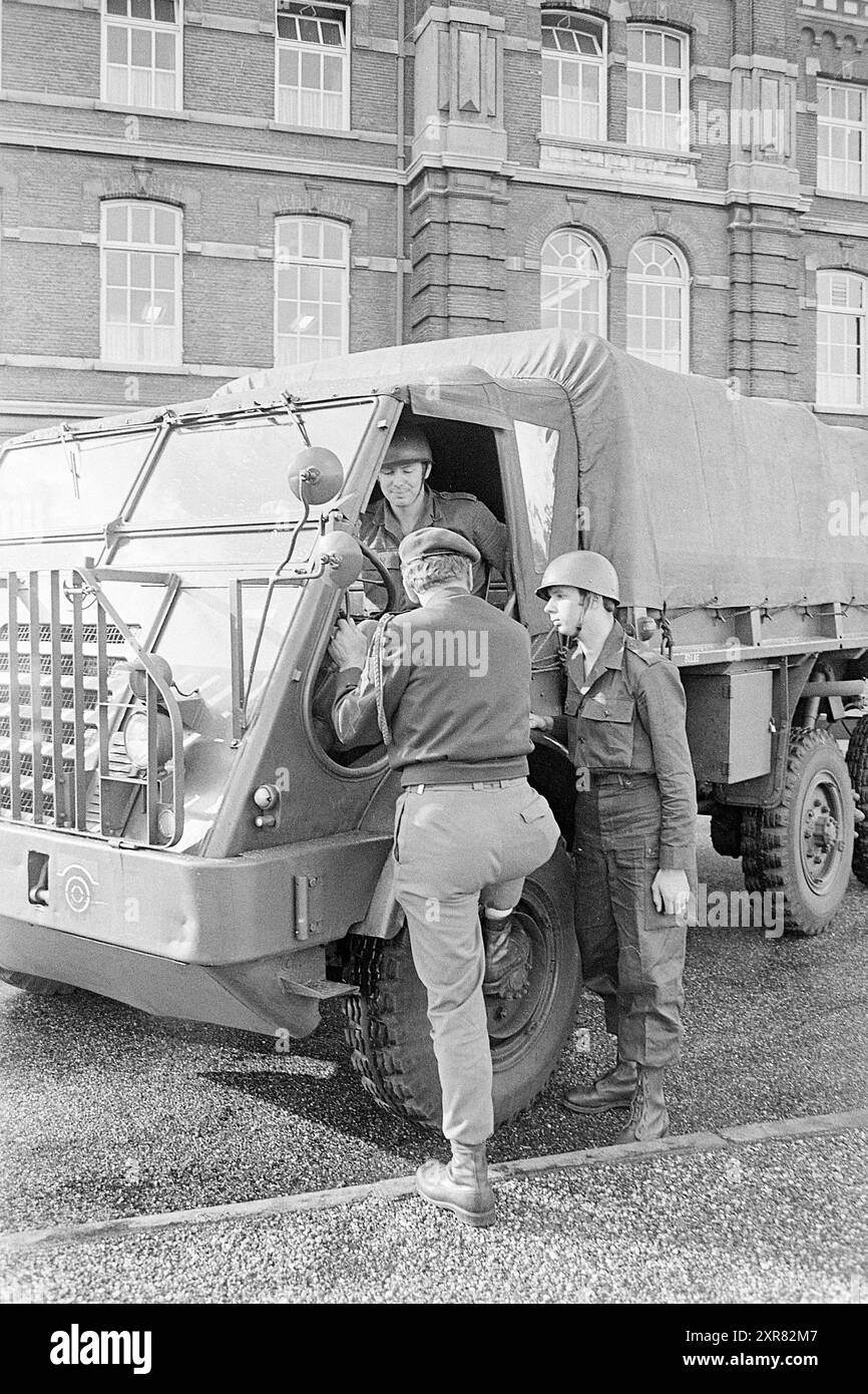 Ripperd Barracks Instructor, Army, 10.02.1970, Whizgle Dutch News: Historical Images Tailored for the Future. Erkunden Sie die Vergangenheit der Niederlande mit modernen Perspektiven durch Bilder von niederländischen Agenturen. Verbinden der Ereignisse von gestern mit den Erkenntnissen von morgen. Begeben Sie sich auf eine zeitlose Reise mit Geschichten, die unsere Zukunft prägen. Stockfoto