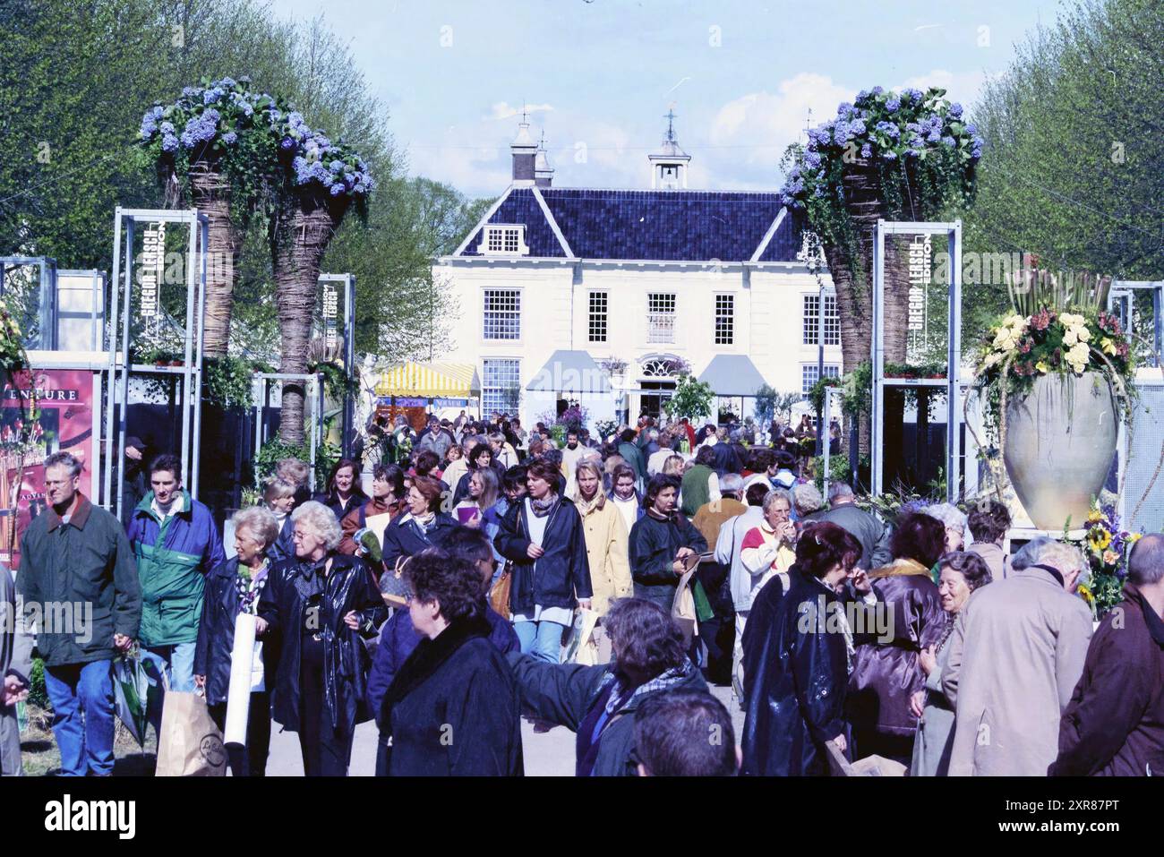 Haus und Garten, Hektik und Hektik, Velsen, 06-05-1997, Whizgle Dutch News: historische Bilder für die Zukunft. Erkunden Sie die Vergangenheit der Niederlande mit modernen Perspektiven durch Bilder von niederländischen Agenturen. Verbinden der Ereignisse von gestern mit den Erkenntnissen von morgen. Begeben Sie sich auf eine zeitlose Reise mit Geschichten, die unsere Zukunft prägen. Stockfoto