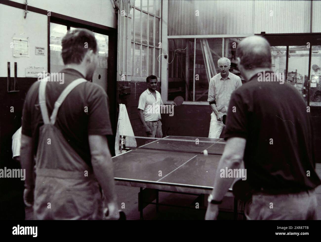 NS-Workshop verschiedene Abteilungen, 18-03-1999, Whizgle Dutch News: Historische Bilder zugeschnitten auf die Zukunft. Erkunden Sie die Vergangenheit der Niederlande mit modernen Perspektiven durch Bilder von niederländischen Agenturen. Verbinden der Ereignisse von gestern mit den Erkenntnissen von morgen. Begeben Sie sich auf eine zeitlose Reise mit Geschichten, die unsere Zukunft prägen. Stockfoto