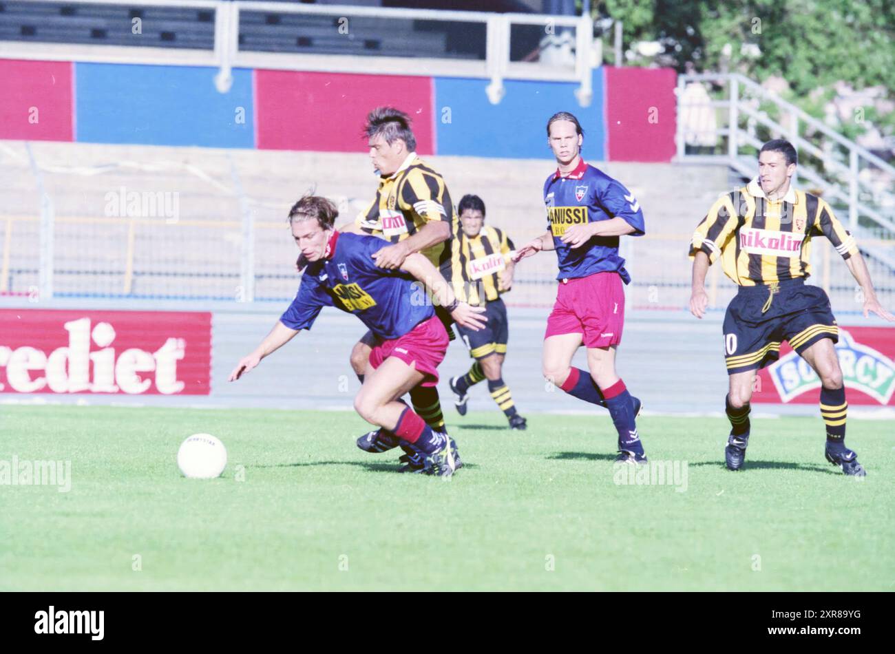 Football, Haarlem - Real Zaragoza, Haarlem, Niederlande, 07-08-1998, Whizgle Dutch News: Historische Bilder zugeschnitten auf die Zukunft. Erkunden Sie die Vergangenheit der Niederlande mit modernen Perspektiven durch Bilder von niederländischen Agenturen. Verbinden der Ereignisse von gestern mit den Erkenntnissen von morgen. Begeben Sie sich auf eine zeitlose Reise mit Geschichten, die unsere Zukunft prägen. Stockfoto