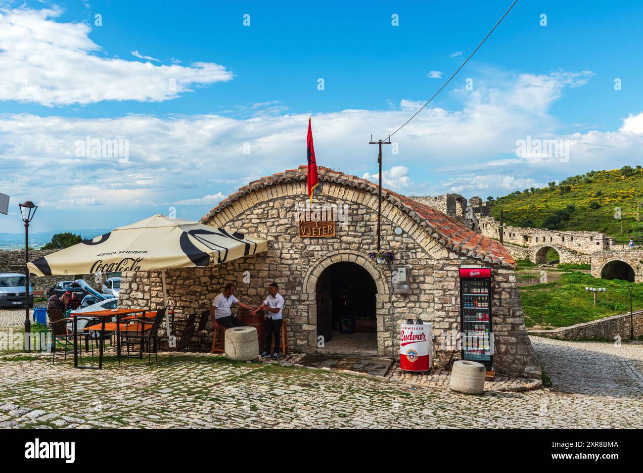 Berat, Albanien, Häuser und Straßen innerhalb der Burg Berat, auch bekannt als Zitadelle von Berat (Albanien: Kalaja e Beratit). Stockfoto