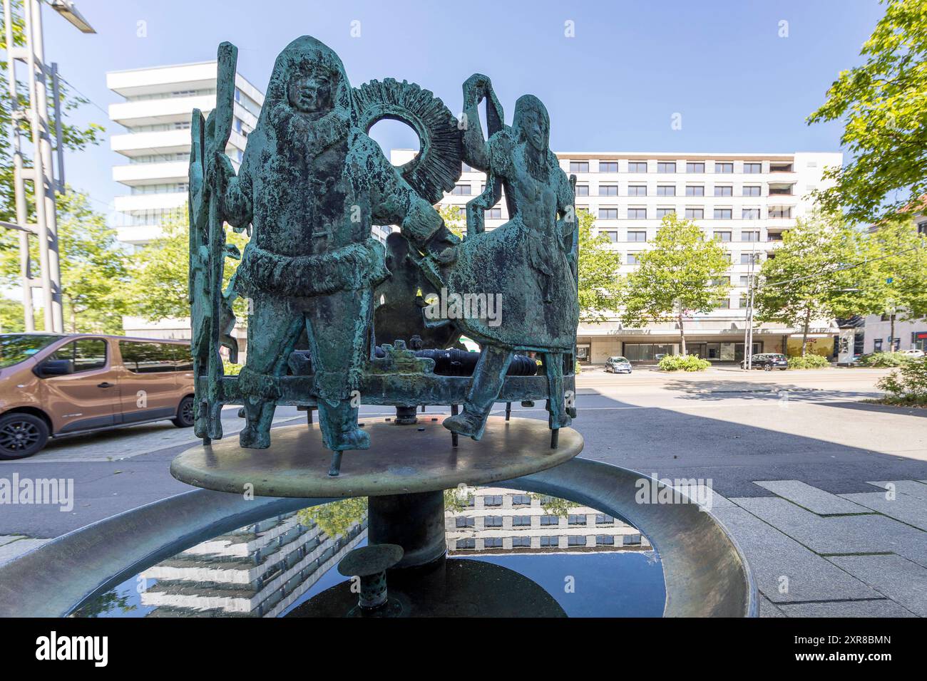 Brunnen Völkerfreundschaft auf der Straße der Nationen zwischen Hochhäusern, Chemnitz, Sachsen, Deutschland *** Brunnen Völkerfreundschaft auf der Str. Stockfoto