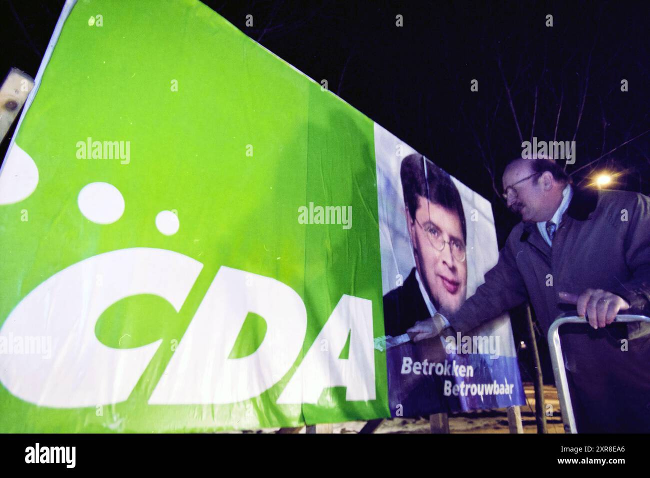 Poster CDA, Zijlweg, Overveen, Overveen, Zijlweg, 10-01-2003, Whizgle Dutch News: Historical Images Tailored for the Future. Erkunden Sie die Vergangenheit der Niederlande mit modernen Perspektiven durch Bilder von niederländischen Agenturen. Verbinden der Ereignisse von gestern mit den Erkenntnissen von morgen. Begeben Sie sich auf eine zeitlose Reise mit Geschichten, die unsere Zukunft prägen. Stockfoto