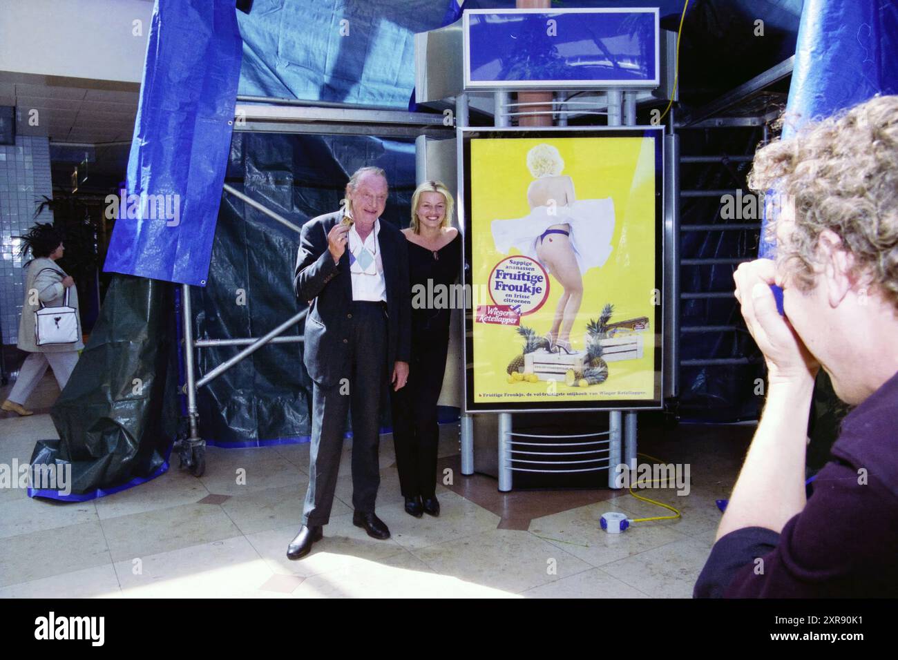 Unveiling Utrecht, Utrecht, 21-04-2003, Whizgle Dutch News: Historical Images Tailored for the Future. Erkunden Sie die Vergangenheit der Niederlande mit modernen Perspektiven durch Bilder von niederländischen Agenturen. Verbinden der Ereignisse von gestern mit den Erkenntnissen von morgen. Begeben Sie sich auf eine zeitlose Reise mit Geschichten, die unsere Zukunft prägen. Stockfoto