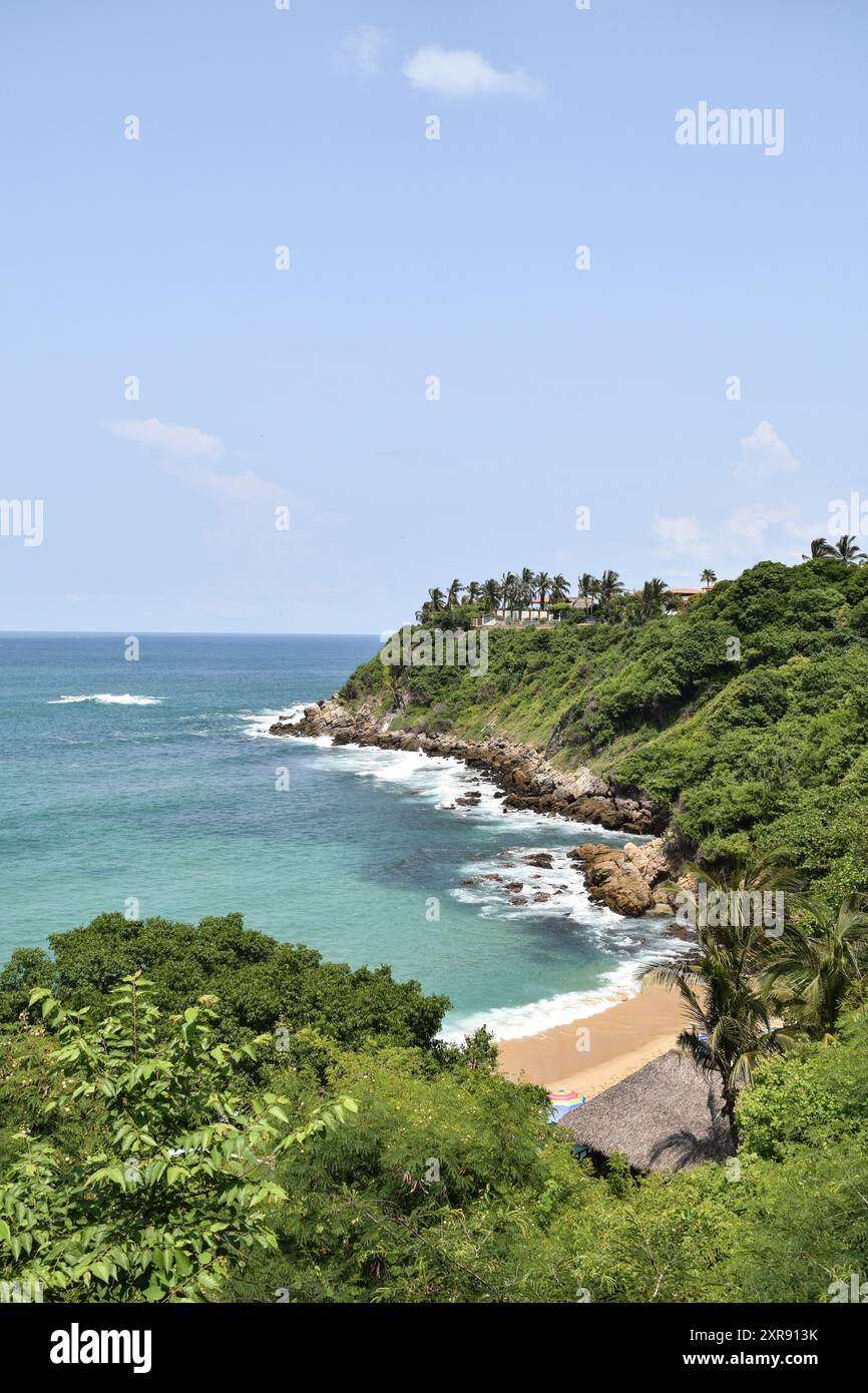 Blick auf den tropischen Strand Carrizalillo, Puerto Escondido, Oaxaca, Mexiko. Stockfoto