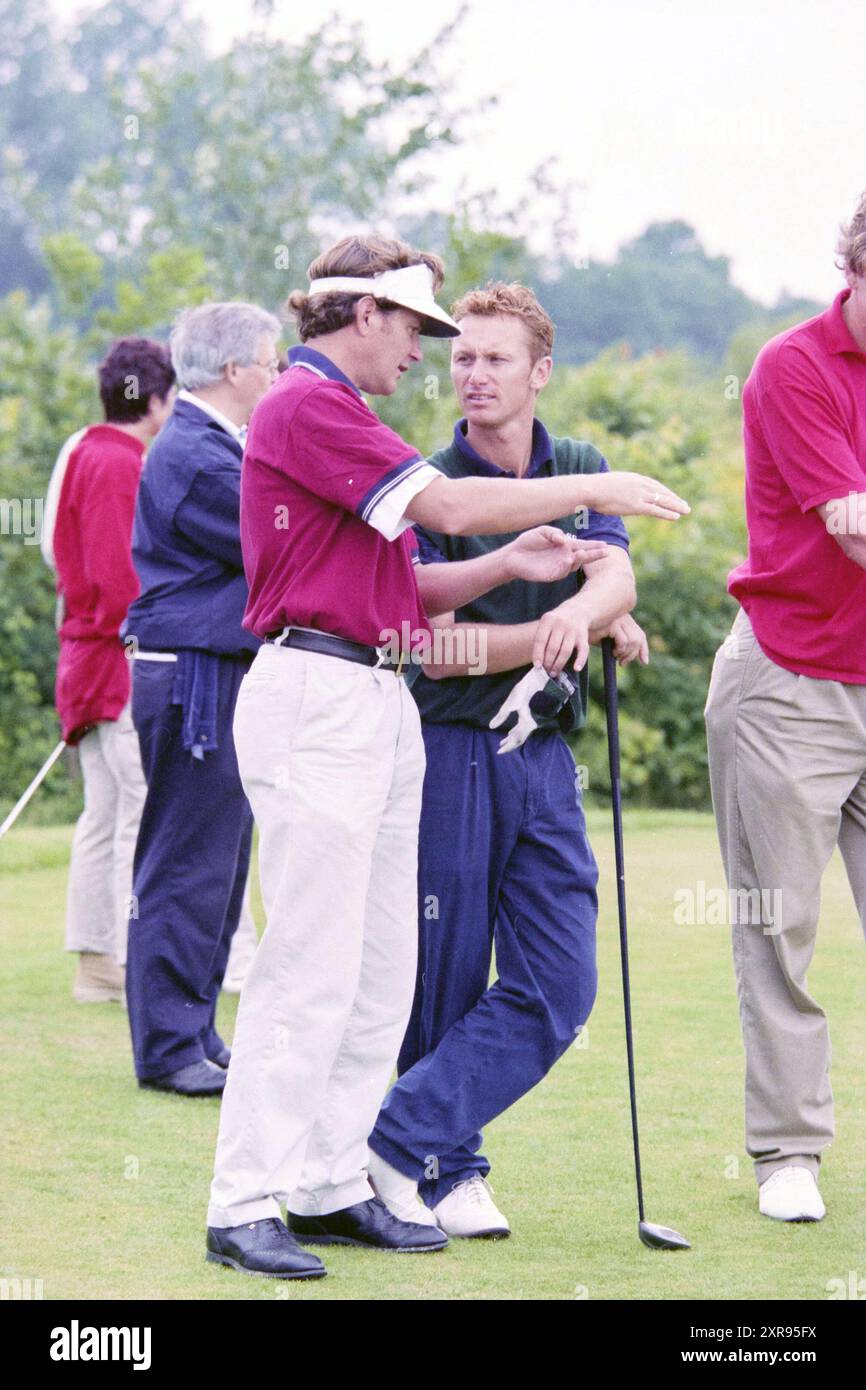 Golf. J. Steenkist + Chr. Van der Velde, 26.06.1999, Whizgle Dutch News: Historical Images Tailored for the Future. Erkunden Sie die Vergangenheit der Niederlande mit modernen Perspektiven durch Bilder von niederländischen Agenturen. Verbinden der Ereignisse von gestern mit den Erkenntnissen von morgen. Begeben Sie sich auf eine zeitlose Reise mit Geschichten, die unsere Zukunft prägen. Stockfoto