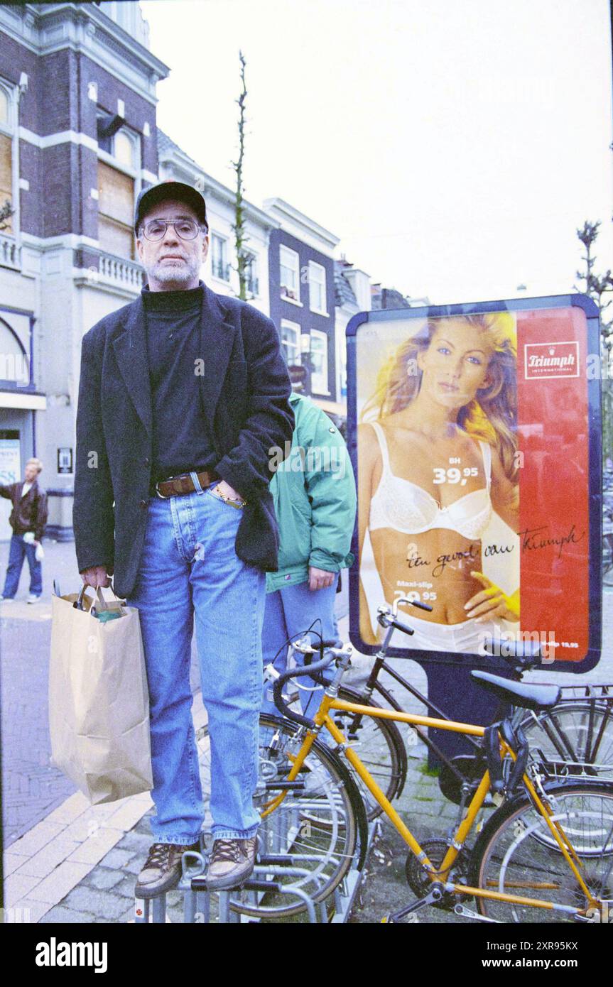 Flower Parade, 21.04.1995, Whizgle Dutch News: Historische Bilder zugeschnitten auf die Zukunft. Erkunden Sie die Vergangenheit der Niederlande mit modernen Perspektiven durch Bilder von niederländischen Agenturen. Verbinden der Ereignisse von gestern mit den Erkenntnissen von morgen. Begeben Sie sich auf eine zeitlose Reise mit Geschichten, die unsere Zukunft prägen. Stockfoto