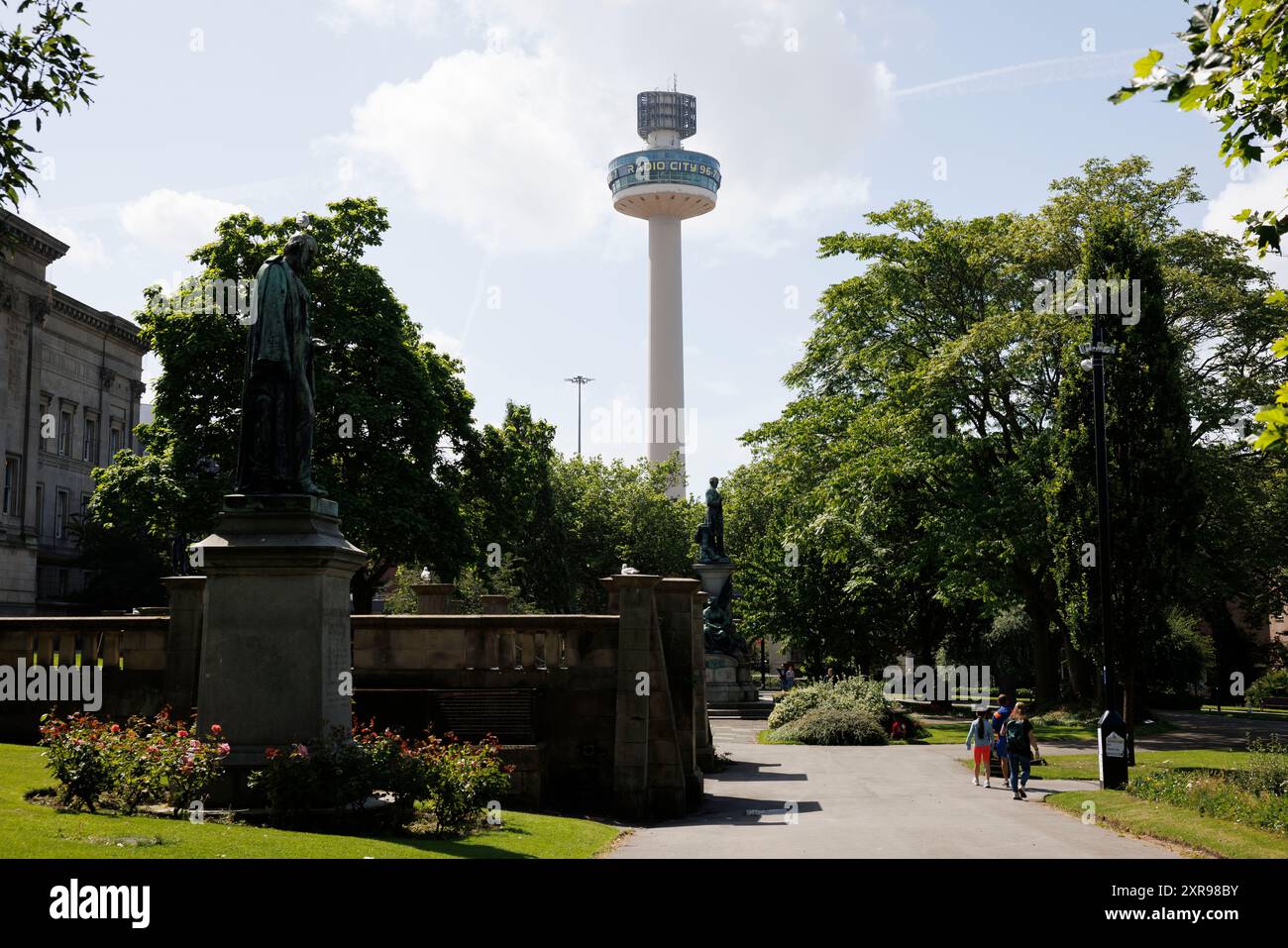 Eine allgemeine Ansicht (GV) des St Johns Beacon Tower, Heimstadion von Hits Radio, aufgenommen von St John's Gardens in Liverpool, Großbritannien. Bild aufgenommen am 3. August 2024. © Stockfoto