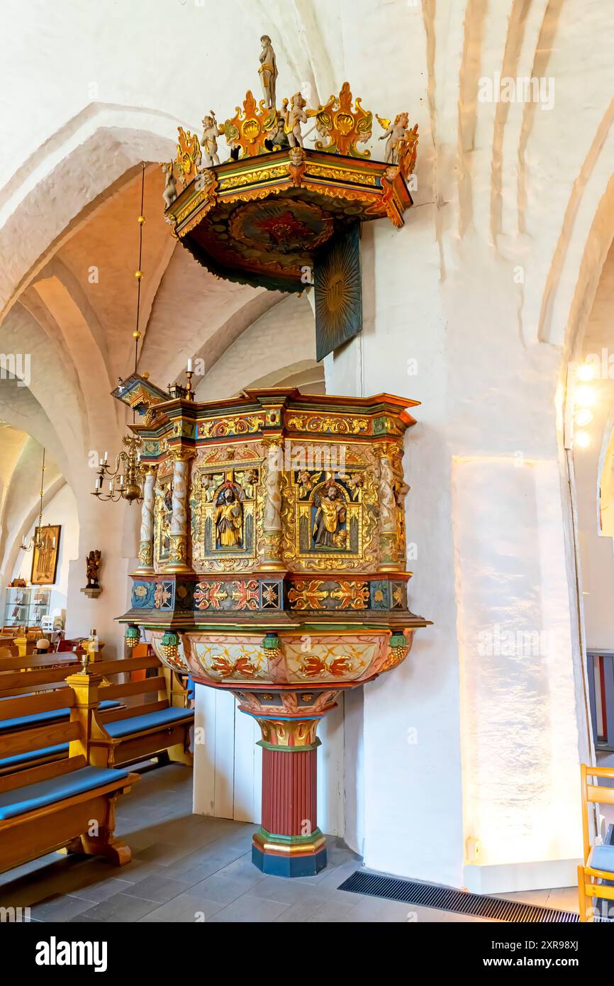 Kanzel von 1669 in der St. Laurentii Kirche, Söderköping, Östergötland, Schweden. Die Kanzel aus dem Jahr 1669, aber sie wurde erst am 1. Mal gestrichen Stockfoto