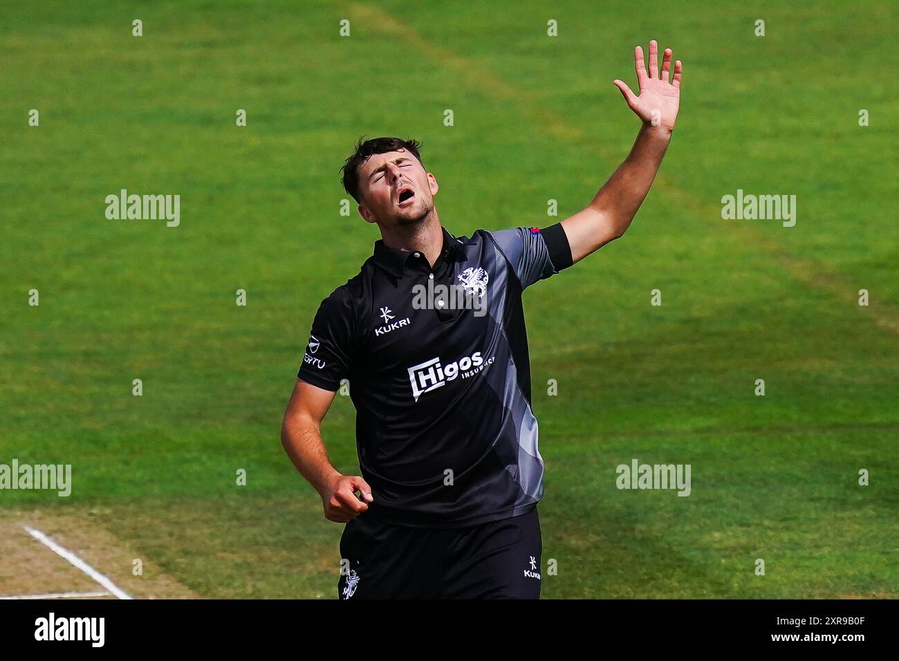 Taunton, Großbritannien, 9. August 2024. Ned Leonard von Somerset hat eine frustrierte Figur beim Metro Bank One-Day Cup Spiel zwischen Somerset und Worcestershire. Quelle: Robbie Stephenson/Somerset Cricket/Alamy Live News Stockfoto