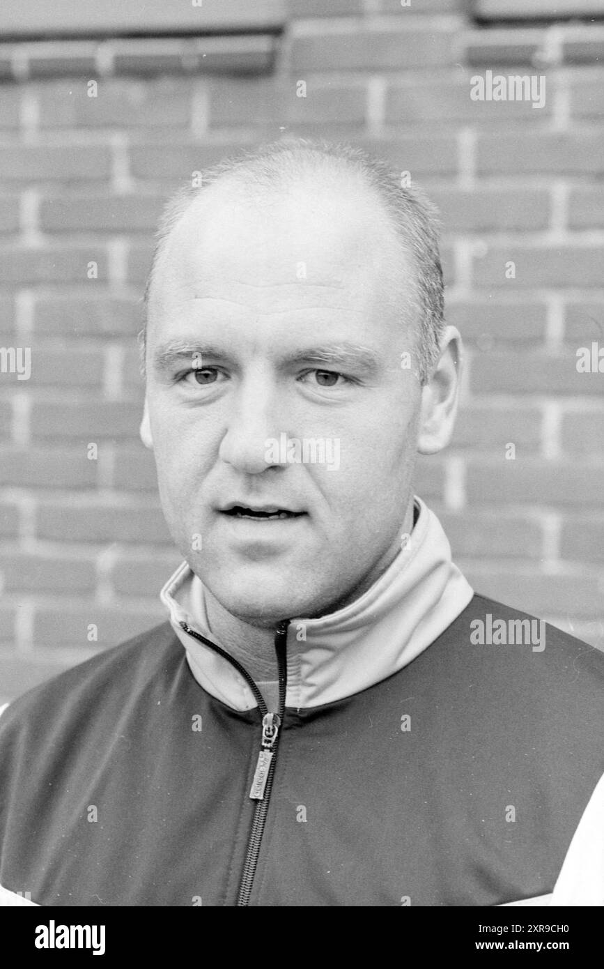 John v.d. Mark, BSM-Trainer, 12.08.1992, Whizgle Dutch News: Historical Images Tailored for the Future. Erkunden Sie die Vergangenheit der Niederlande mit modernen Perspektiven durch Bilder von niederländischen Agenturen. Verbinden der Ereignisse von gestern mit den Erkenntnissen von morgen. Begeben Sie sich auf eine zeitlose Reise mit Geschichten, die unsere Zukunft prägen. Stockfoto