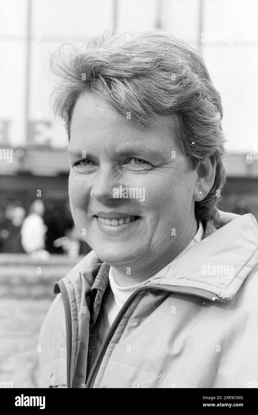 De vries, Heiliegers, Piers, Ten Brink, Hans Ten Brink, Portraits Talk of the Day, 11. 10. 1987, Whizgle Dutch News: historische Bilder zugeschnitten auf die Zukunft. Erkunden Sie die Vergangenheit der Niederlande mit modernen Perspektiven durch Bilder von niederländischen Agenturen. Verbinden der Ereignisse von gestern mit den Erkenntnissen von morgen. Begeben Sie sich auf eine zeitlose Reise mit Geschichten, die unsere Zukunft prägen. Stockfoto