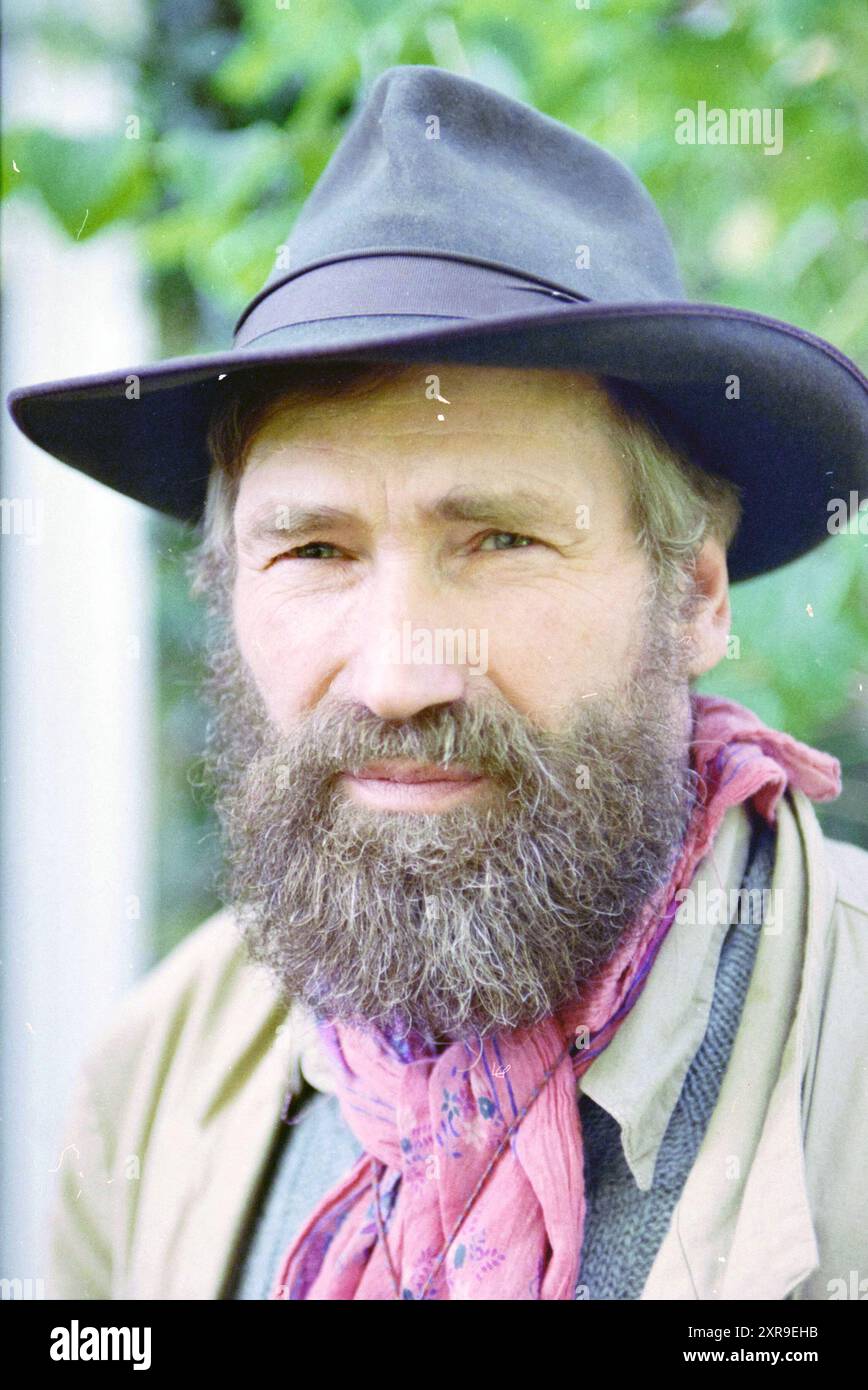 Porträt von J. Ten Berge, 17. 10. 1995, Whizgle Dutch News: Historical Images Tailored for the Future. Erkunden Sie die Vergangenheit der Niederlande mit modernen Perspektiven durch Bilder von niederländischen Agenturen. Verbinden der Ereignisse von gestern mit den Erkenntnissen von morgen. Begeben Sie sich auf eine zeitlose Reise mit Geschichten, die unsere Zukunft prägen. Stockfoto