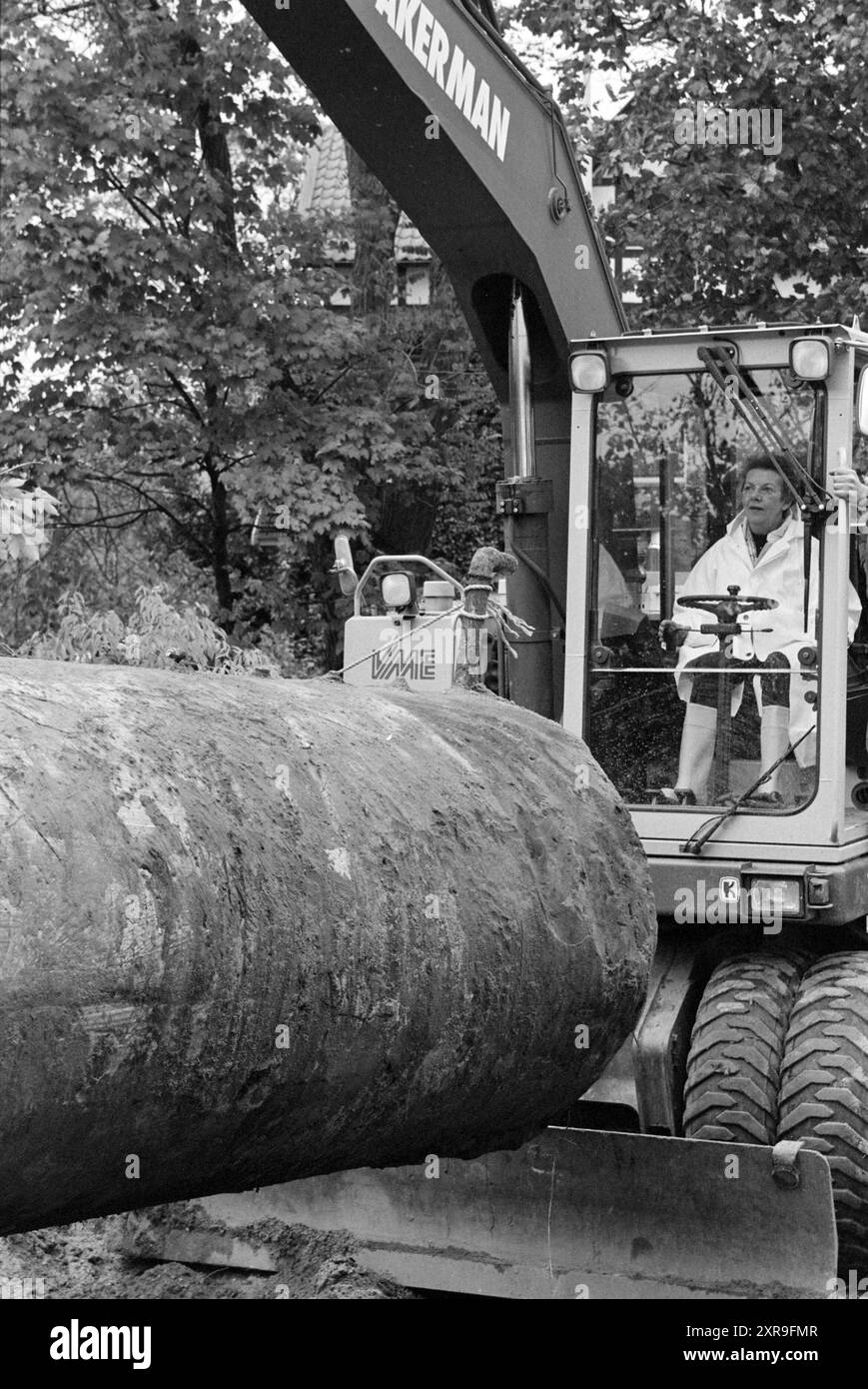 Action Tank Battle, Stadtrat, Hillegom [Lagertank], Hillegom, 05-11-1997, Whizgle Dutch News: historische Bilder für die Zukunft. Erkunden Sie die Vergangenheit der Niederlande mit modernen Perspektiven durch Bilder von niederländischen Agenturen. Verbinden der Ereignisse von gestern mit den Erkenntnissen von morgen. Begeben Sie sich auf eine zeitlose Reise mit Geschichten, die unsere Zukunft prägen. Stockfoto