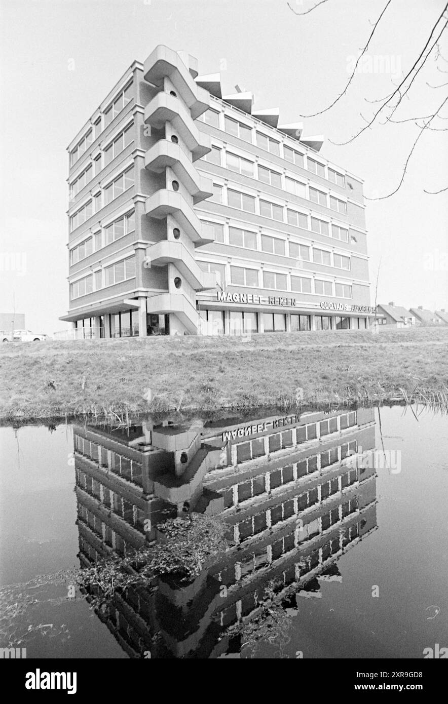 Erw. Magnet, Alkmaar, Exterieur, 21-04-1975, Whizgle Dutch News: Historical Images Tailored for the Future. Erkunden Sie die Vergangenheit der Niederlande mit modernen Perspektiven durch Bilder von niederländischen Agenturen. Verbinden der Ereignisse von gestern mit den Erkenntnissen von morgen. Begeben Sie sich auf eine zeitlose Reise mit Geschichten, die unsere Zukunft prägen. Stockfoto