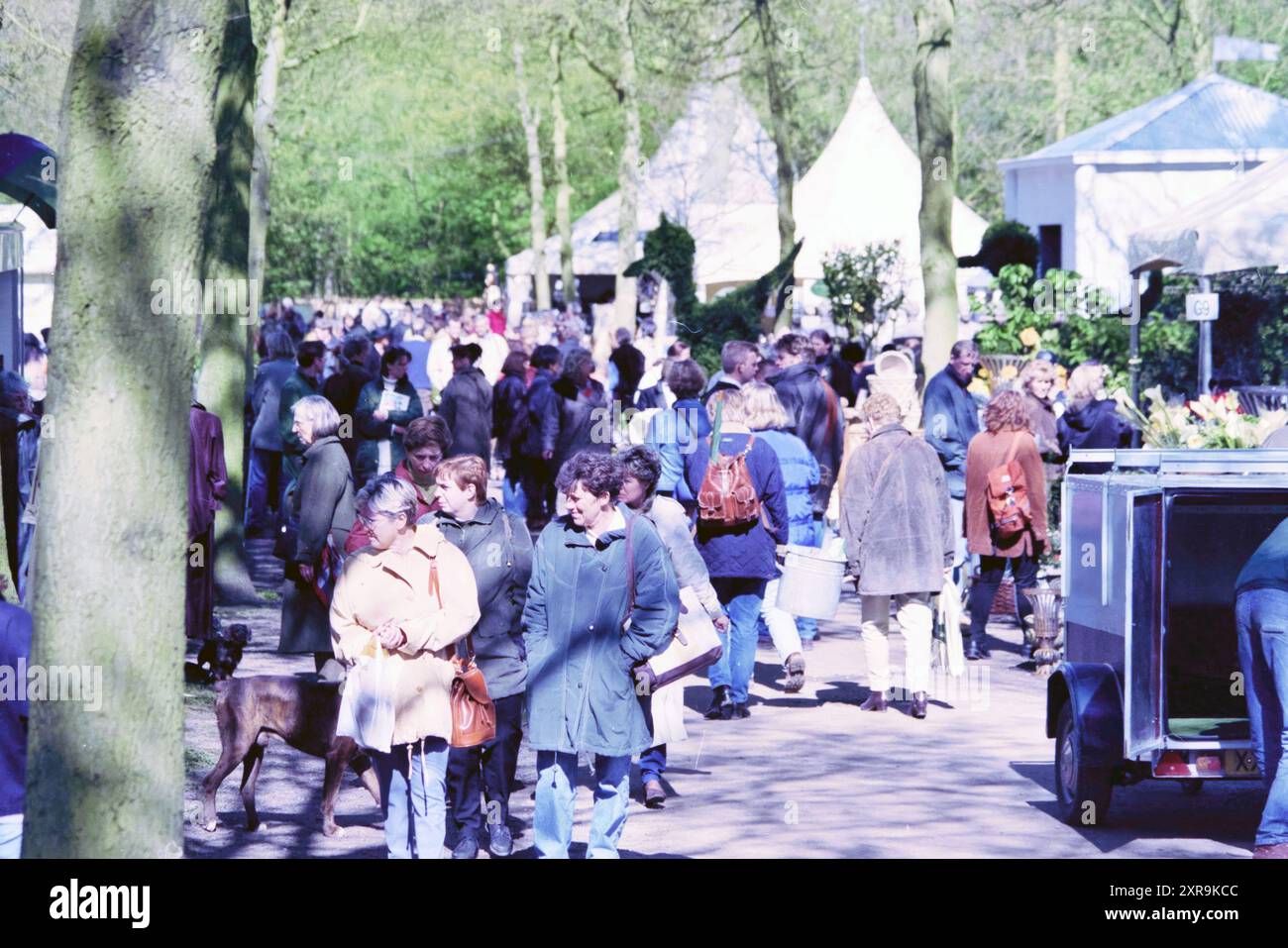 Haus und Garten, Hektik und Hektik, Velsen, 06-05-1997, Whizgle Dutch News: historische Bilder für die Zukunft. Erkunden Sie die Vergangenheit der Niederlande mit modernen Perspektiven durch Bilder von niederländischen Agenturen. Verbinden der Ereignisse von gestern mit den Erkenntnissen von morgen. Begeben Sie sich auf eine zeitlose Reise mit Geschichten, die unsere Zukunft prägen. Stockfoto