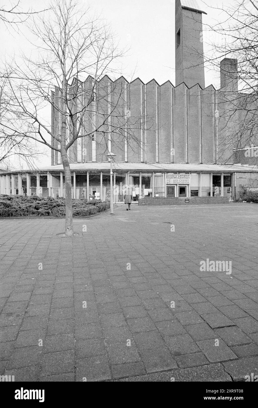 Nachbarschaftszentrum de Kolenkit, Nachbarschaften, Gemeindezentren, lokale Geschäfte, Trainingszentren, 08-12-1977, Whizgle Dutch News: Historical Images Tailored for the Future. Erkunden Sie die Vergangenheit der Niederlande mit modernen Perspektiven durch Bilder von niederländischen Agenturen. Verbinden der Ereignisse von gestern mit den Erkenntnissen von morgen. Begeben Sie sich auf eine zeitlose Reise mit Geschichten, die unsere Zukunft prägen. Stockfoto