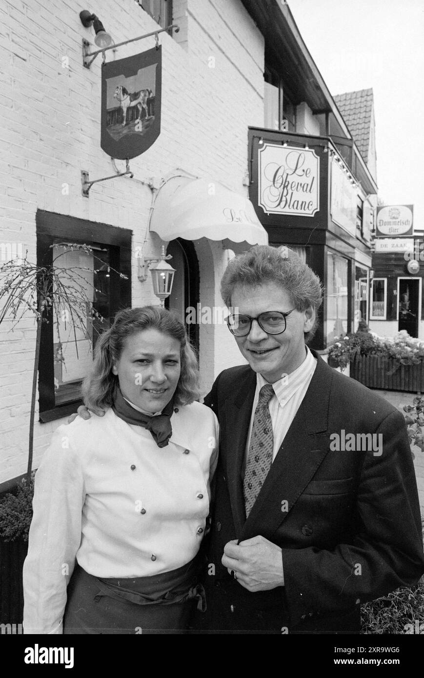 Restaurant le Cheval Blanc, Heemstede, Restaurant, Heemstede, Niederlande, 11-05-1989, Whizgle Dutch News: Historical Images Tailored for the Future. Erkunden Sie die Vergangenheit der Niederlande mit modernen Perspektiven durch Bilder von niederländischen Agenturen. Verbinden der Ereignisse von gestern mit den Erkenntnissen von morgen. Begeben Sie sich auf eine zeitlose Reise mit Geschichten, die unsere Zukunft prägen. Stockfoto