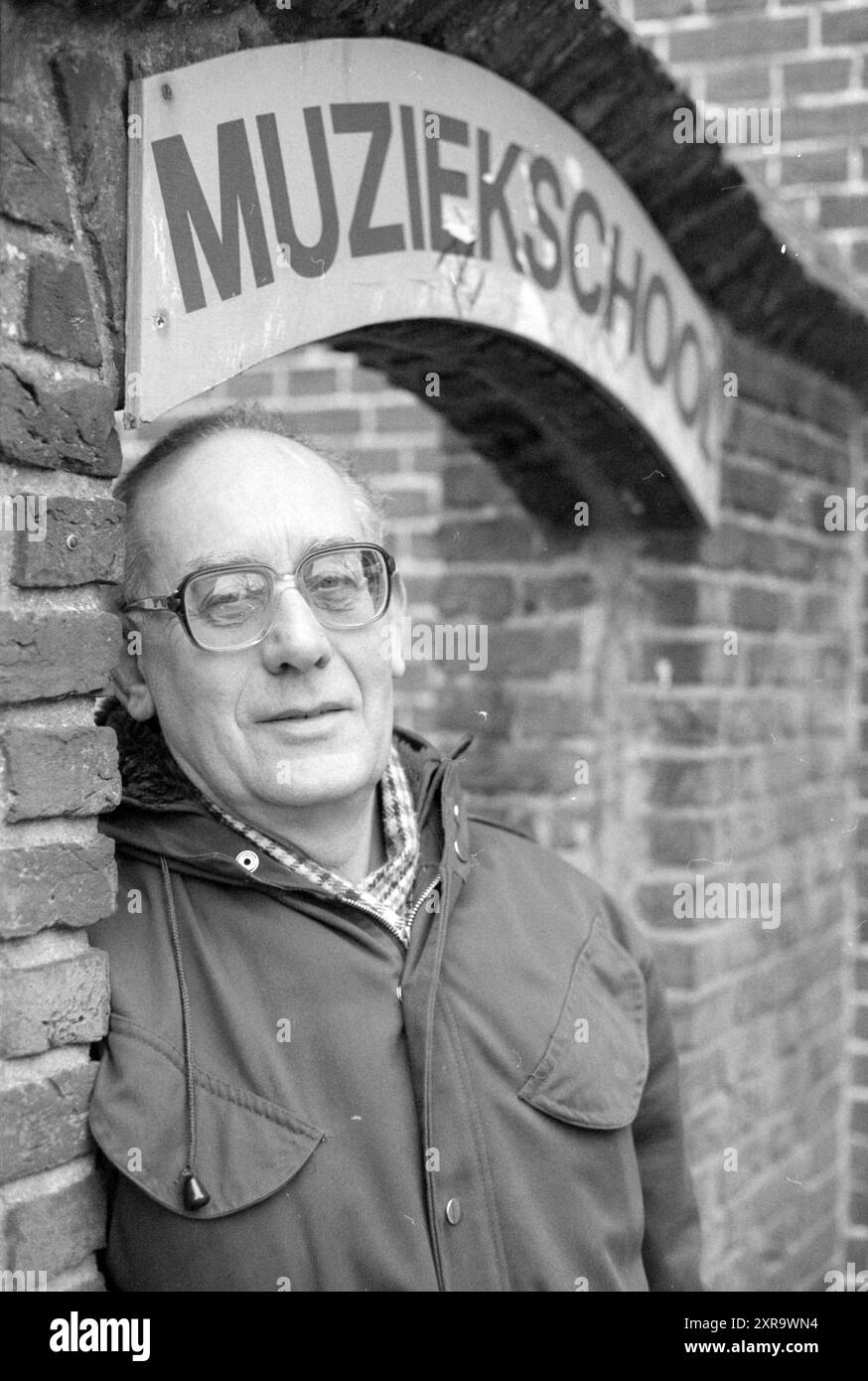J.W. Dijker Lisse Musikschule, Musikschule, Lisse, 11-02-1986, Whizgle Dutch News: Historische Bilder zugeschnitten auf die Zukunft. Erkunden Sie die Vergangenheit der Niederlande mit modernen Perspektiven durch Bilder von niederländischen Agenturen. Verbinden der Ereignisse von gestern mit den Erkenntnissen von morgen. Begeben Sie sich auf eine zeitlose Reise mit Geschichten, die unsere Zukunft prägen. Stockfoto