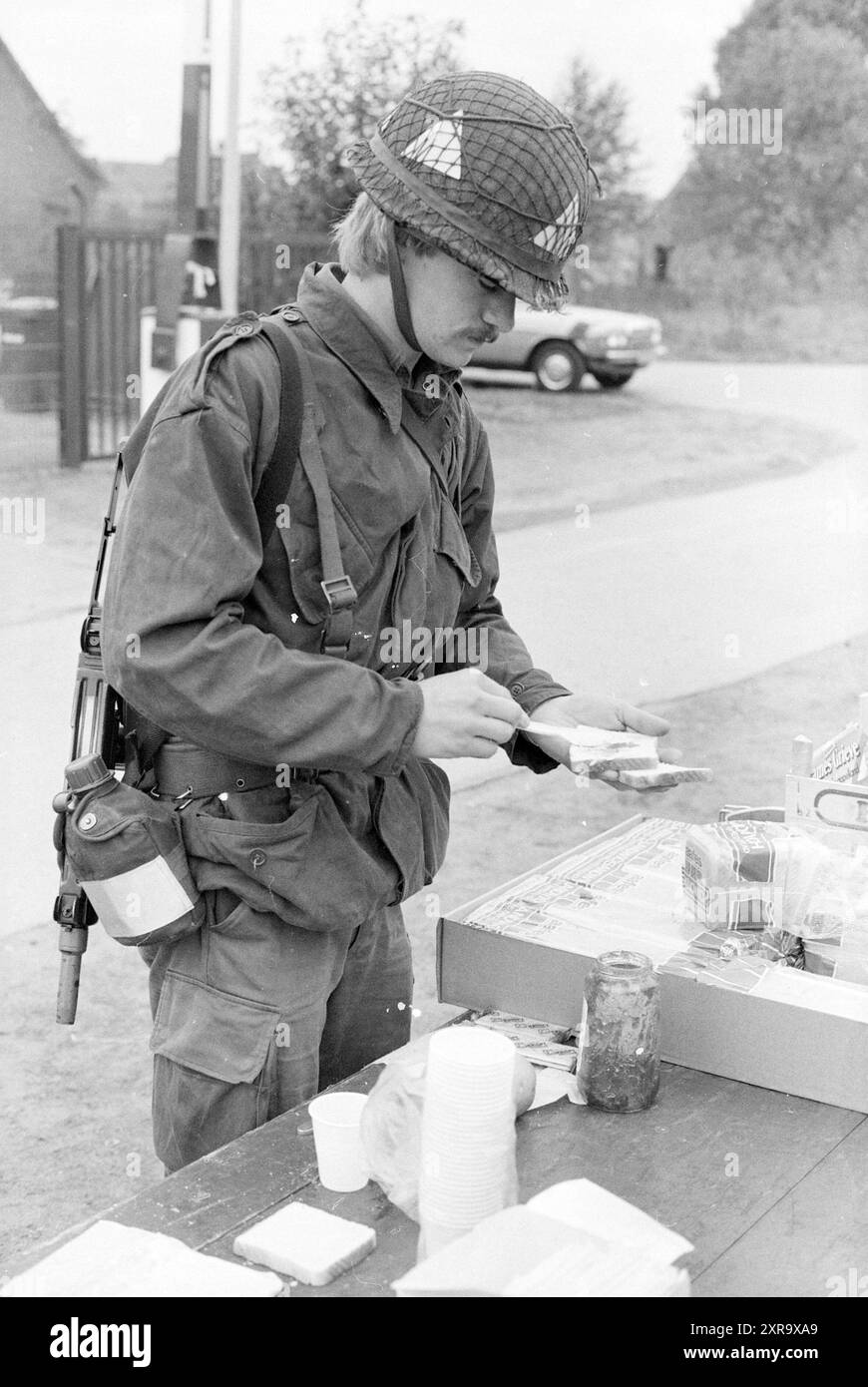 Army Exercise Atlantic Lion, Germany, Army, 20-09-1983, Whizgle Dutch News: Historical Images Tailored for the Future. Erkunden Sie die Vergangenheit der Niederlande mit modernen Perspektiven durch Bilder von niederländischen Agenturen. Verbinden der Ereignisse von gestern mit den Erkenntnissen von morgen. Begeben Sie sich auf eine zeitlose Reise mit Geschichten, die unsere Zukunft prägen. Stockfoto