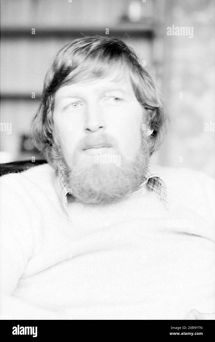 Porträt von Mr. Mak, Reisen mit alten Flugzeugen, 05-02-1980, Whizgle Dutch News: Historische Bilder zugeschnitten auf die Zukunft. Erkunden Sie die Vergangenheit der Niederlande mit modernen Perspektiven durch Bilder von niederländischen Agenturen. Verbinden der Ereignisse von gestern mit den Erkenntnissen von morgen. Begeben Sie sich auf eine zeitlose Reise mit Geschichten, die unsere Zukunft prägen. Stockfoto