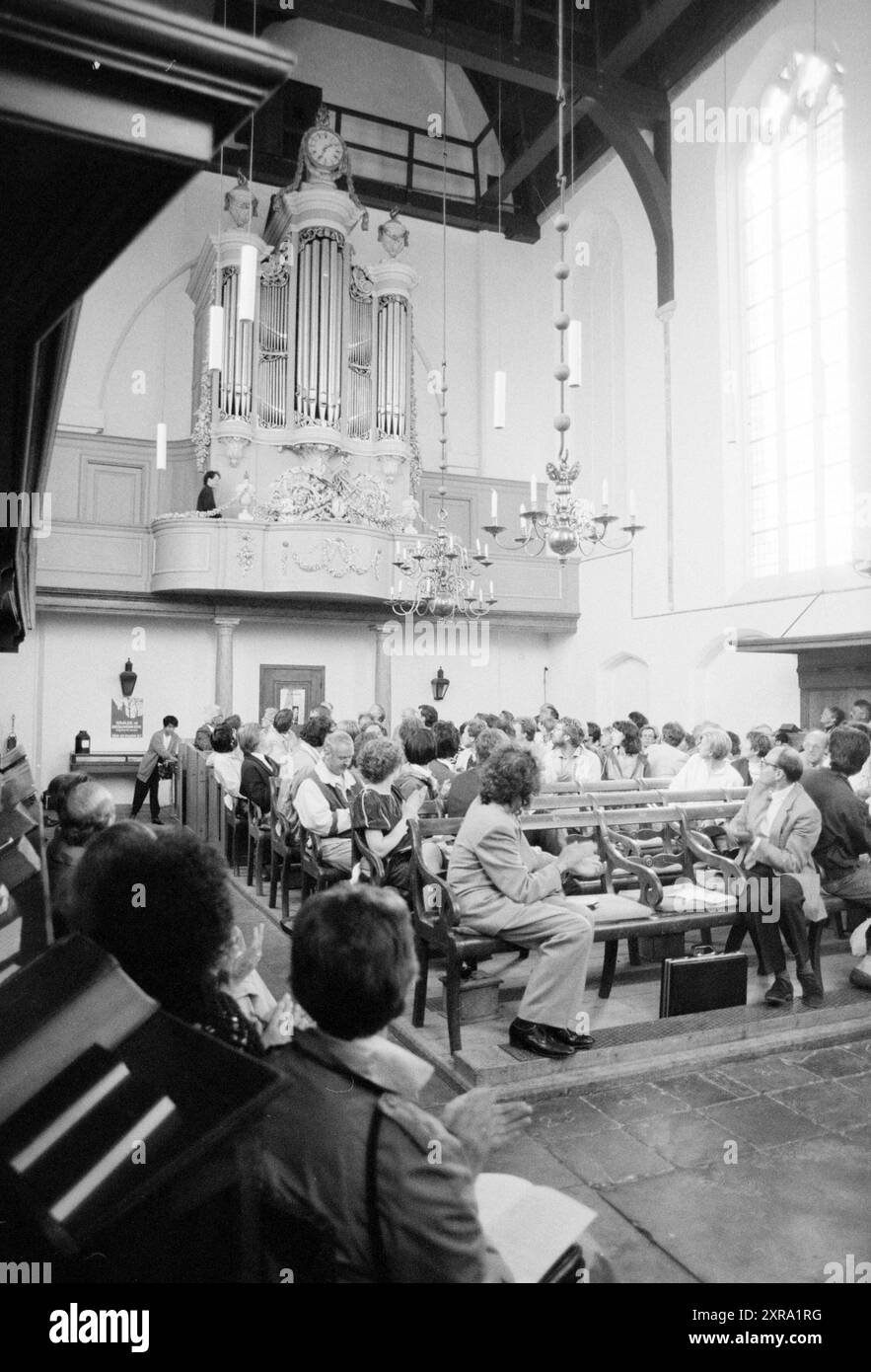 Orgelspiel Wallonische Kirche, Orgeln und Organisten, 29-07-1988, Whizgle Dutch News: Historical Images Tailored for the Future. Erkunden Sie die Vergangenheit der Niederlande mit modernen Perspektiven durch Bilder von niederländischen Agenturen. Verbinden der Ereignisse von gestern mit den Erkenntnissen von morgen. Begeben Sie sich auf eine zeitlose Reise mit Geschichten, die unsere Zukunft prägen. Stockfoto