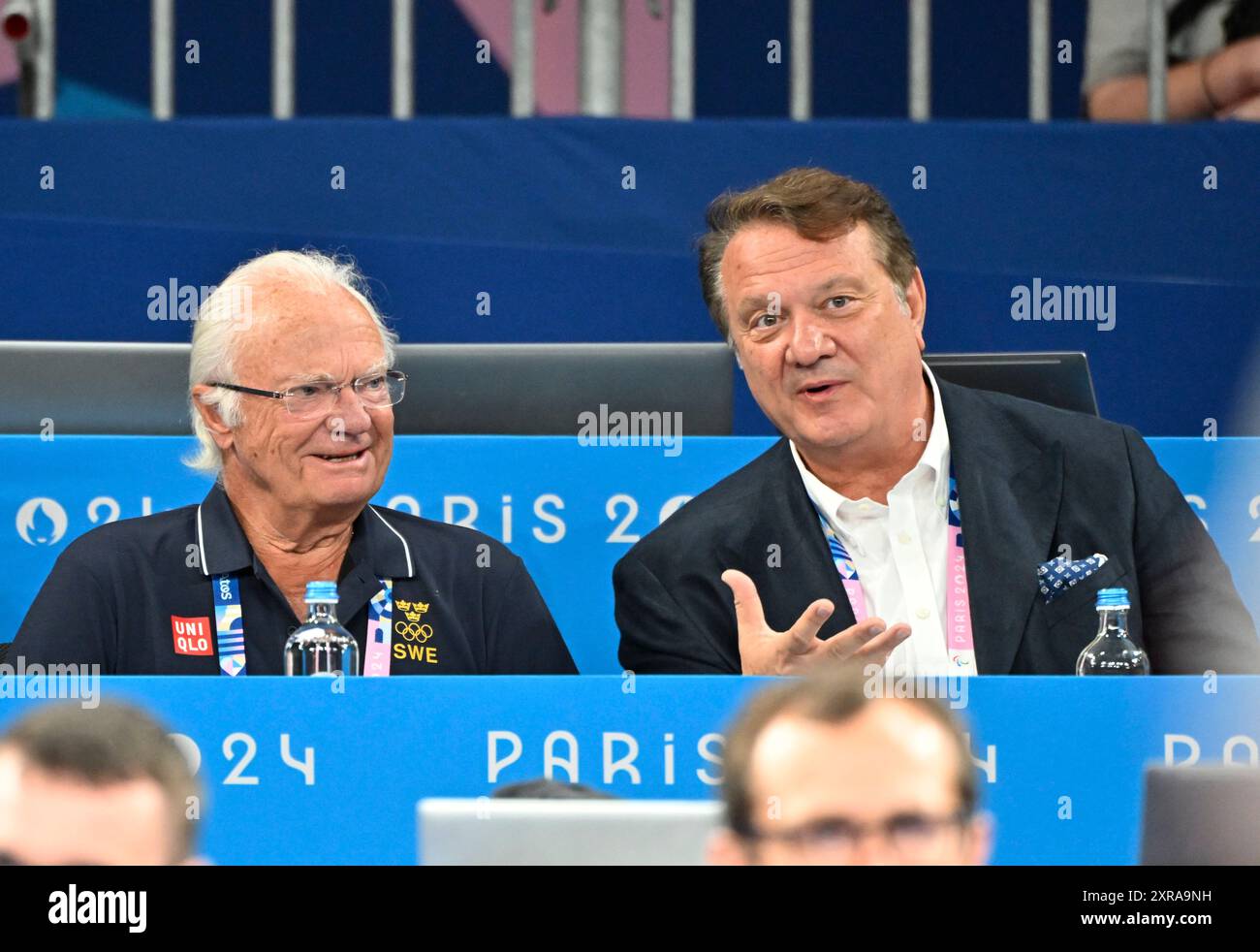 Paris, Frankreich. August 2024. PARIS, FRANKREICH 20240809König Carl Gustaf trifft die schwedische Johanna Lindborg während der Olympischen Sommerspiele in Paris auf die bulgarische Bilyana Zhivkova Dudova während der 62-Kilogramm-Wrestling-Klasse in der Champ de Mars Arena. Foto: Henrik Montgomery/TT/Code 10060 Credit: TT News Agency/Alamy Live News Stockfoto