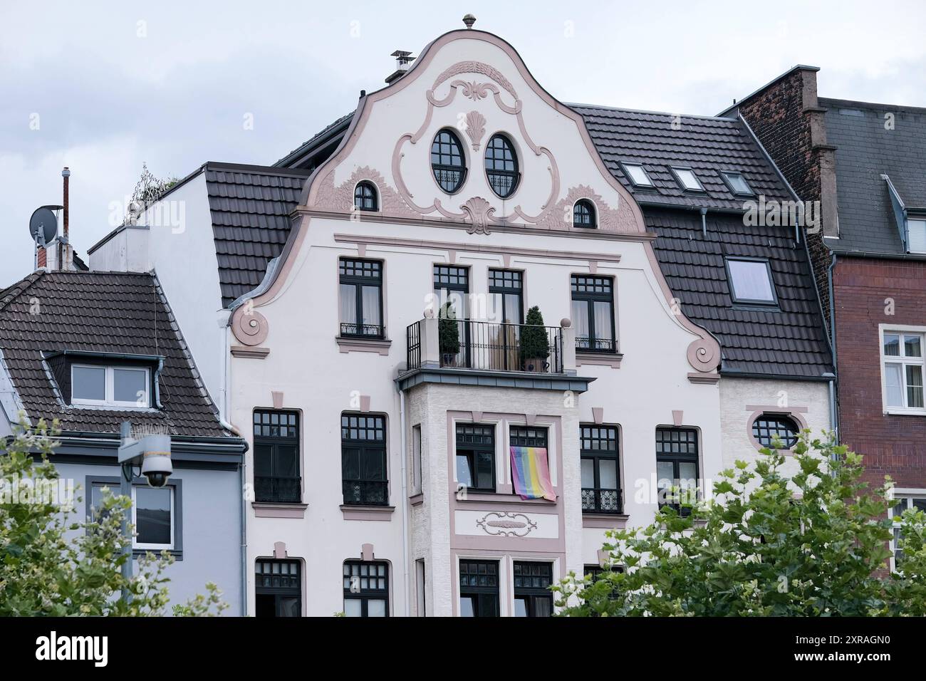 Düsseldorf 09.08.2024 Wohnungen Wohnungsnot Mietswohnung Mieten Mietpreis soziale Wohnungsbau Sozialwohnung Immobilien Wohnraummangel Wohnung Baustelle Neubau Mehrfamilienhaus Mietshaus Miete Mietspiegel Mietpreisspiegel Immobilie Wohnungsmangel Baustau Wohnimmobilie Wohnungsimmobilien Mietpreise Altbau Leerstand Baumaterial Baustoffe Ballungsgebiet bezahlbarer Wohnraum CO2-Preis CO2 Bundes-Klimaschutzgesetz Heizen Heizung Klimapaket Mieter Vermieter Mietpreisbremse Klimasteuer Energiewende Büro Büros Homeoffice Home-Office Konjunkturpaket Grundsteuerreform Grundsteuererklärung Wohngeld Wohnu Stockfoto