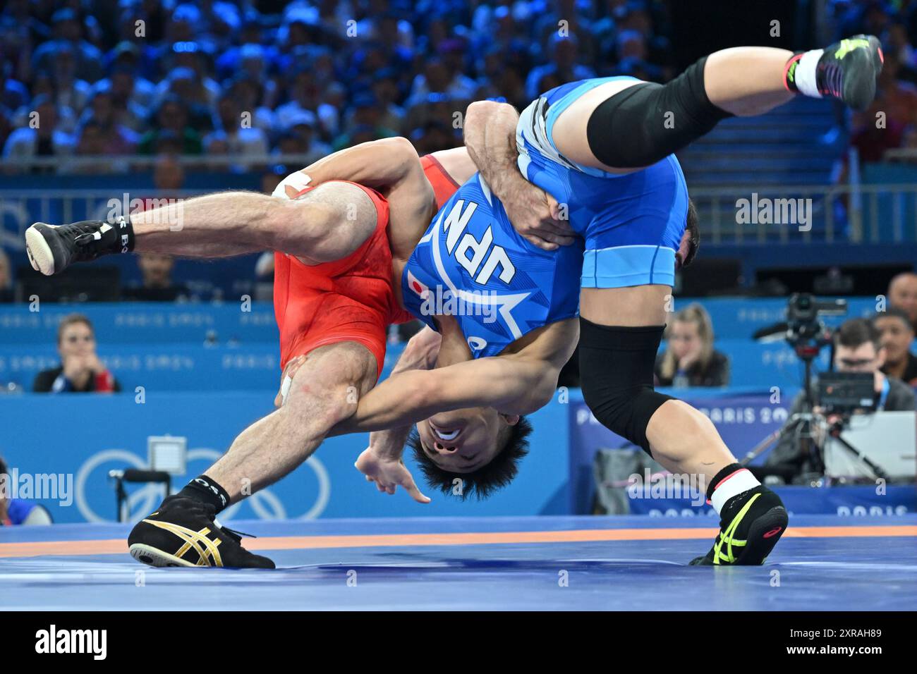 TAKATANI Daichi, Japan (JPN) gegen CABOLOV Hetik (SRB), Wrestling Freestyle Herren 74 kg 1/4 Finale in der Chanp de Mars Arena, während der Olympischen Spiele 2024 in Paris, 08. August 2024, Paris, Frankreich. Quelle: Enrico Calderoni/AFLO SPORT/Alamy Live News Stockfoto