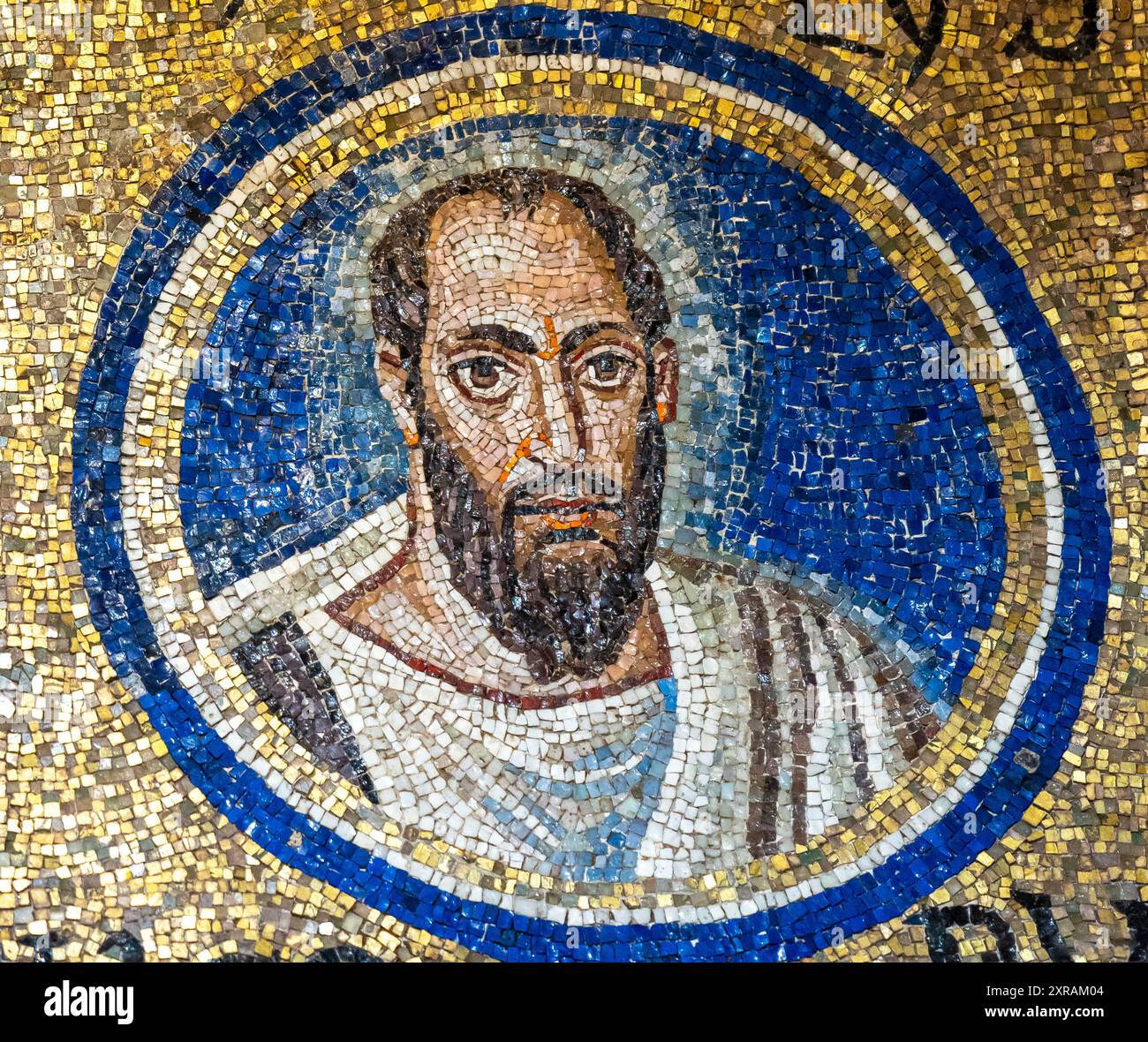 Mittelalterliches Mosaik mit einem alten römischen Mann, der eine Toga trägt Stockfoto