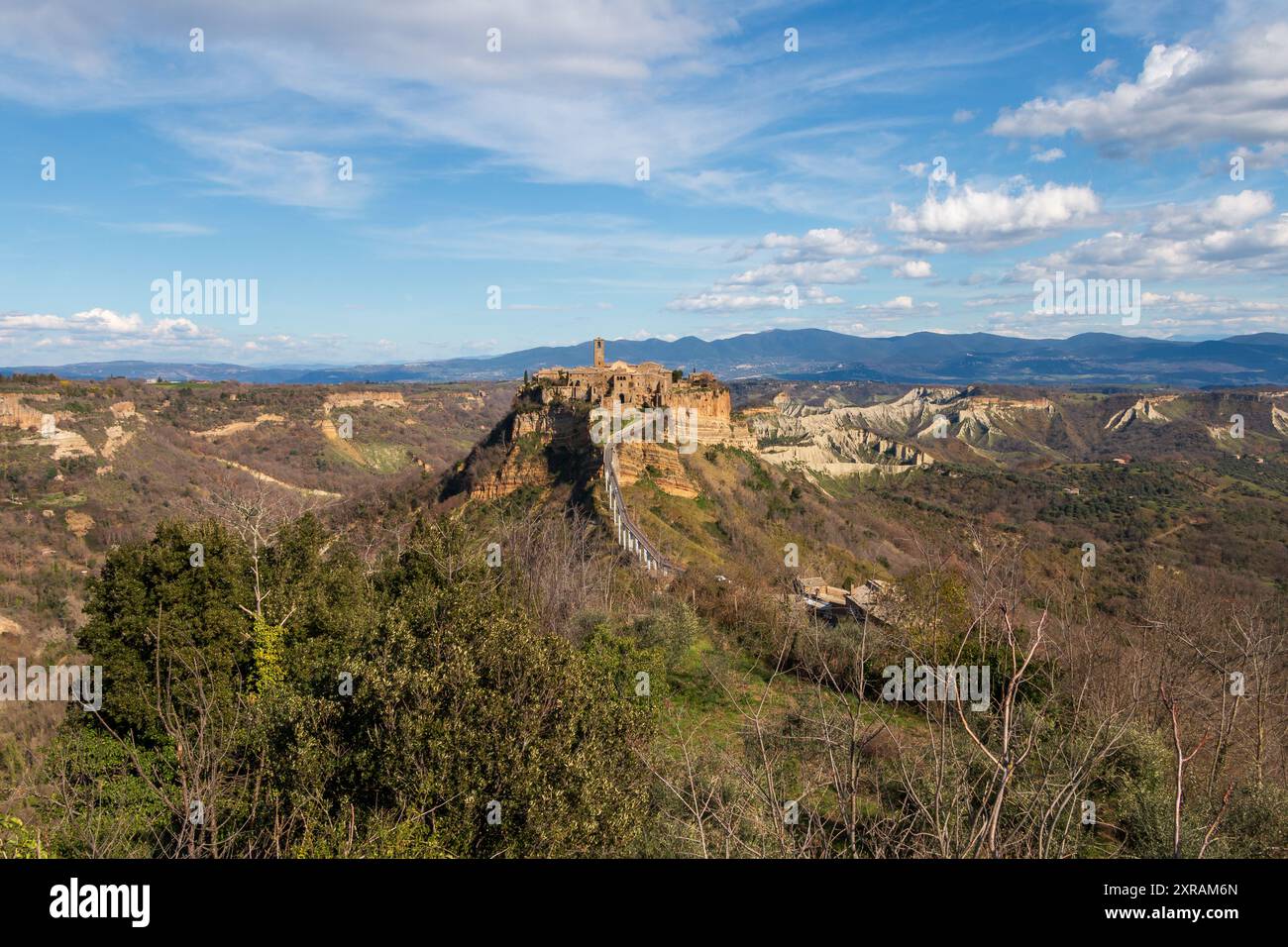 Die Hügel rund um das berühmte Dorf Civita di Bagnoregio Stockfoto