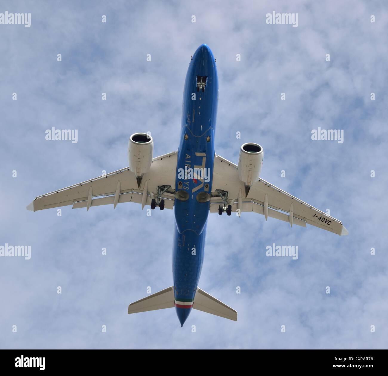 ITA Airways Airbus A220-100 I-ADVC landet am Flughafen London City in den Docklands Stockfoto
