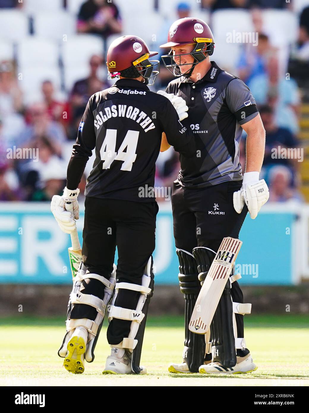 Taunton, Großbritannien, 9. August 2024. Somerset's James Rew und Somerset's Lewis Goldsworthy während des Metro Bank One-Day Cup-Spiels zwischen Somerset und Worcestershire. Quelle: Robbie Stephenson/Somerset Cricket/Alamy Live News Stockfoto