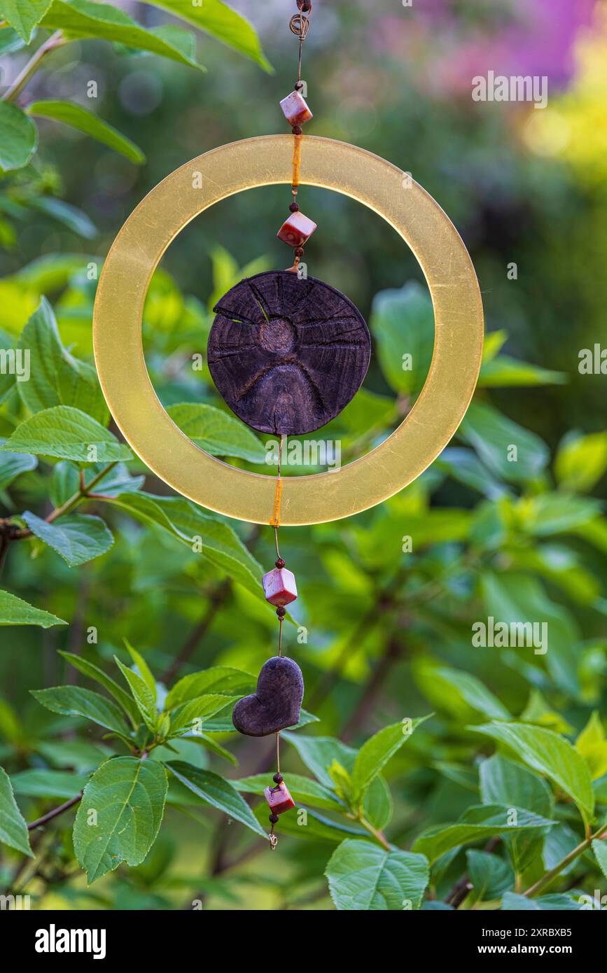 Gartendekoration auf Hortensie, hausgemacht Stockfoto