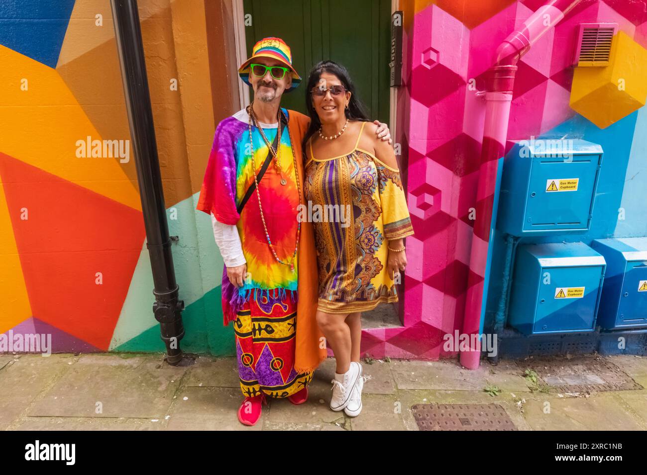 England, Kent, Folkestone, Das Kreative Viertel, Buntes Paar Stockfoto