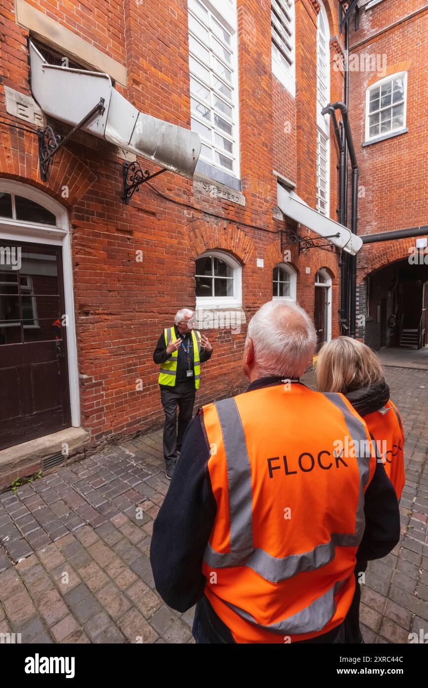 England, Kent, Faversham, Shepherd Neame, Großbritanniens ältester Brauer, Besucher auf Brauereitour Stockfoto