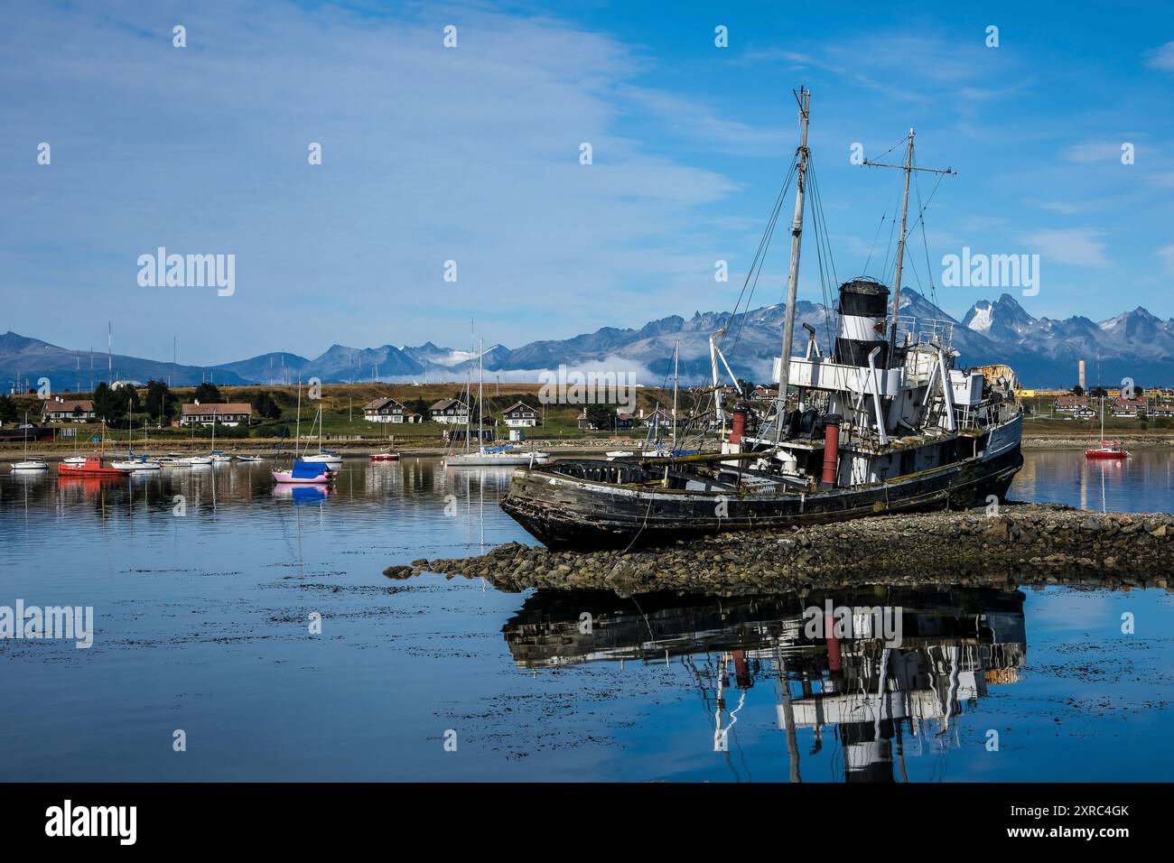 Historisches Schiffswrack im Hafen von Ushuaia, Beagle Channel, Ushuaia, Feuerland, Argentinien Stockfoto