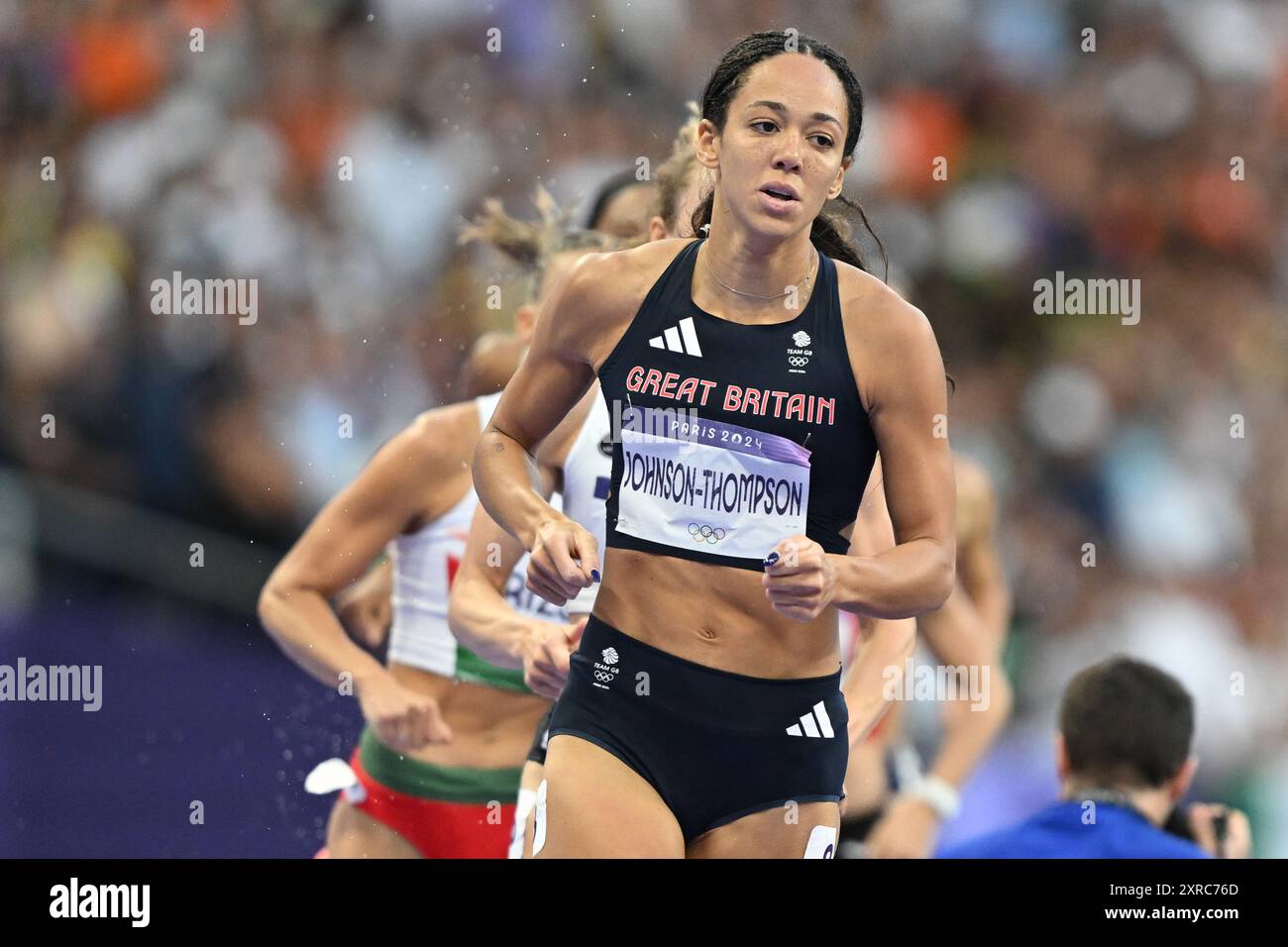 Saint Denis, Frankreich. August 2024. Olympische Spiele, Paris 2024, Leichtathletik, Stade de France, Heptathlon, Frauen, 800 Meter, Katarina Johnson-Thompson aus Großbritannien in Aktion. Quelle: Sven Hoppe/dpa/Alamy Live News Stockfoto