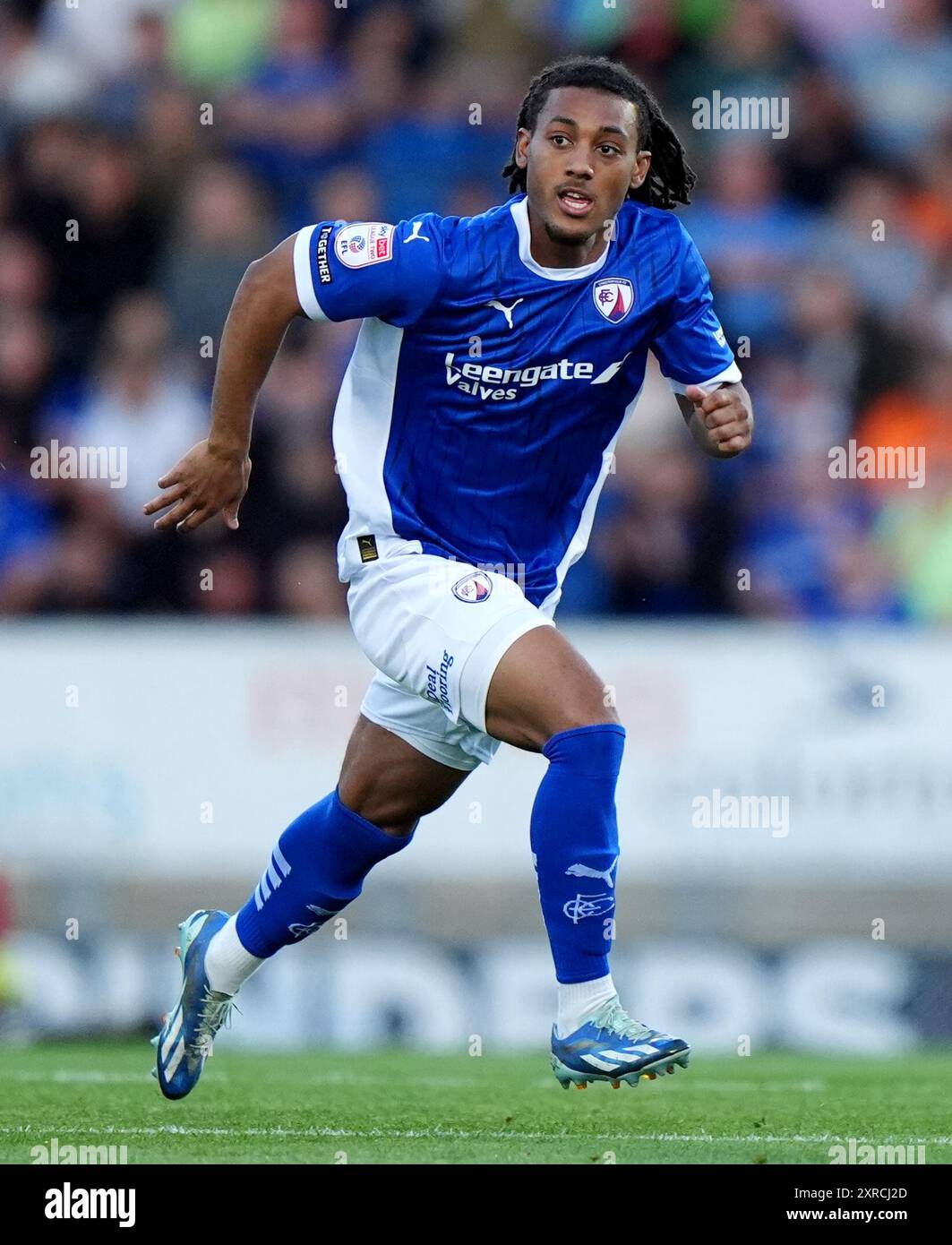 Chesterfields Lewis Gordon während des Spiels der Sky Bet League Two im SMH Group Stadium in Chesterfield. Bilddatum: Freitag, 9. August 2024. Stockfoto