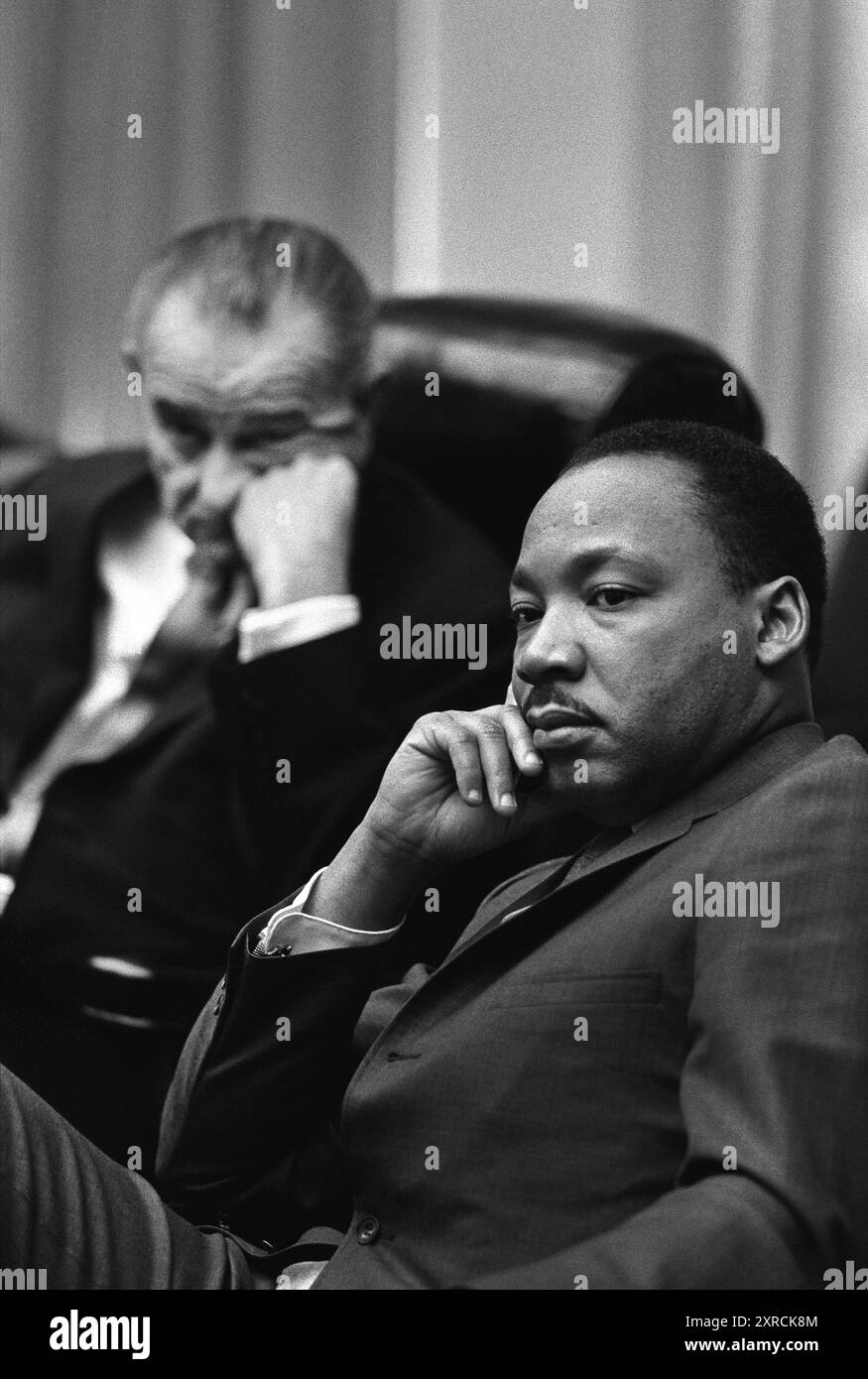 US-Präsident Lyndon Johnson, Martin Luther King, Jr., während der Bürgerrechtsversammlung, Kabinettsaal, Weißes Haus, Washington, D.C. USA, Yoichi Okamoto, 18. März 1966 Stockfoto