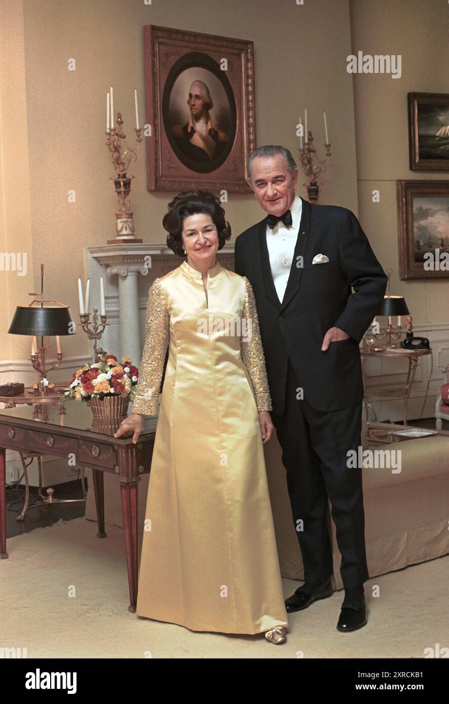 US-Präsident Lyndon B. Johnson und Lady Bird Johnson in formeller Kleidung, White House, Washington, D.C., USA, Robert Knudsen, 11. November 1968 Stockfoto