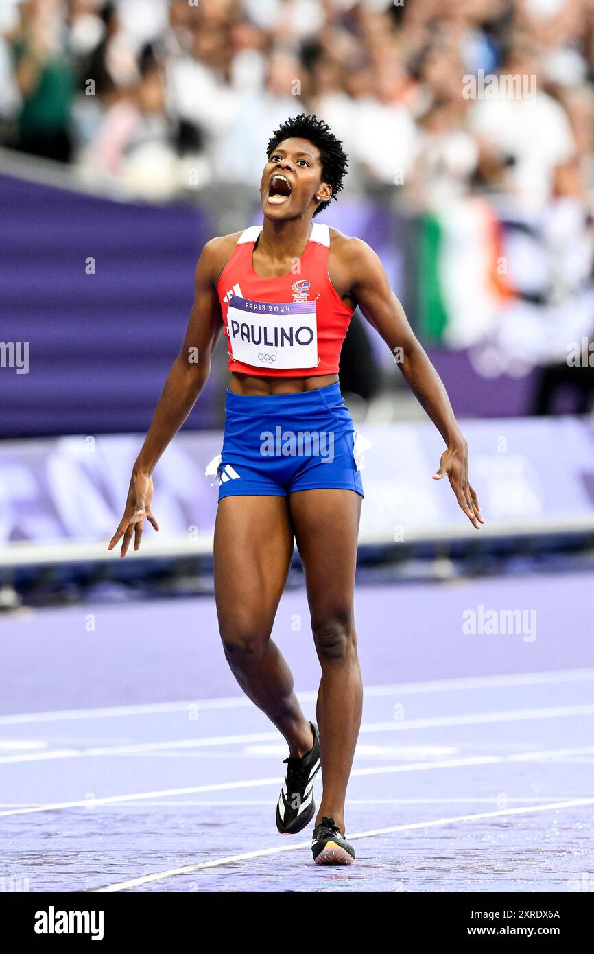 Marileidy Paulino aus der Dominikanischen Republik feiert nach ihrer Teilnahme am 400-m-Finale der Frauen während der Olympischen Spiele 2024 in Paris (Frankreich) am 9. August 2024. Marileidy Paulino gewann die Goldmedaille als erster. Stockfoto